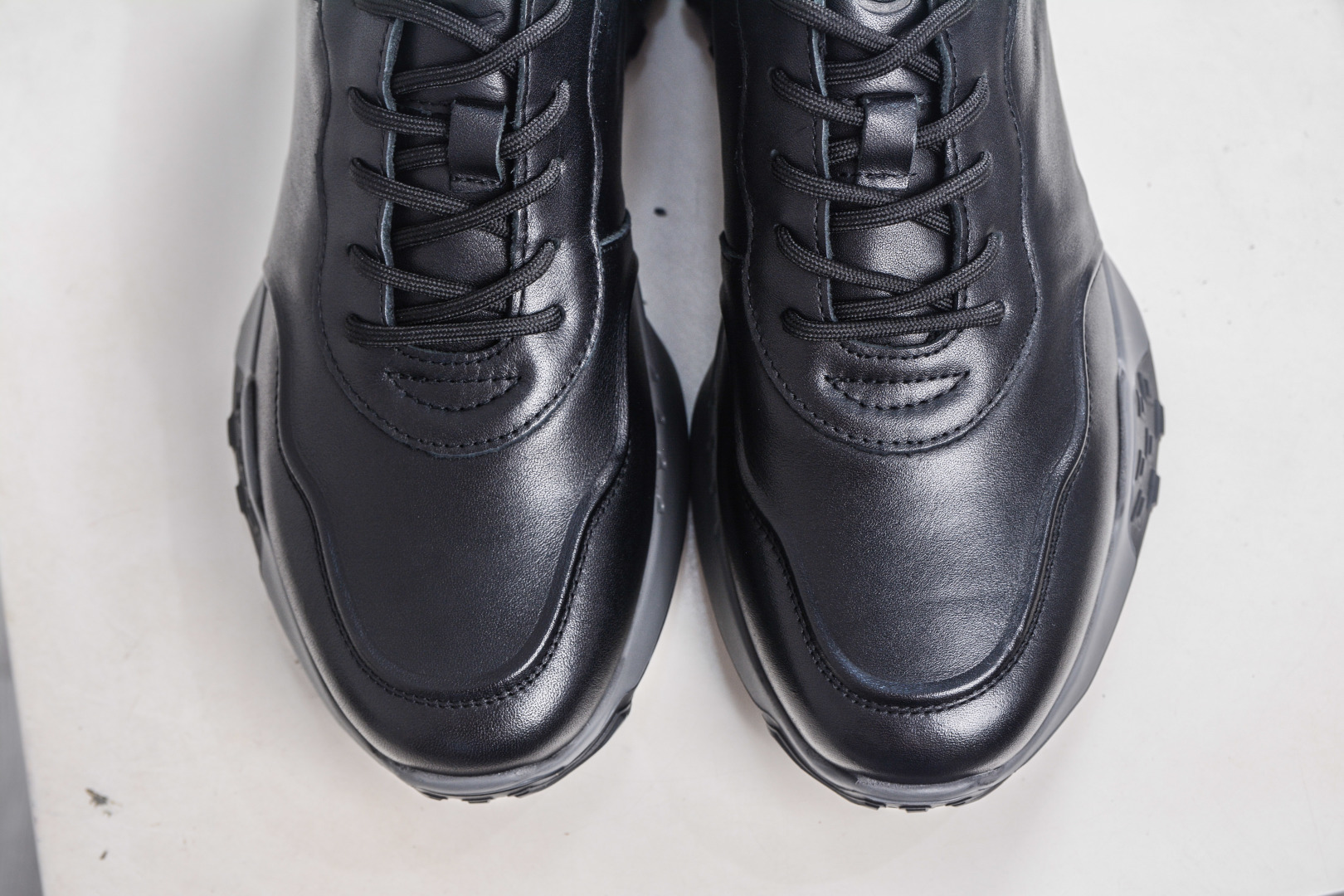 ECCO爱步休闲运动鞋男 纯色拼接防滑耐磨运动鞋 复古跑鞋系列新品-High Quatity Cheap Brand wholesale wholesaler seller Clothes Bags handbags Sneakers Top Fashion Clothing Shoes from China Factory Chinese suppliers best Quality Beautiful Price ECCO爱步休闲运动鞋男 纯色拼接防滑耐磨运动鞋 复古跑鞋系列新品