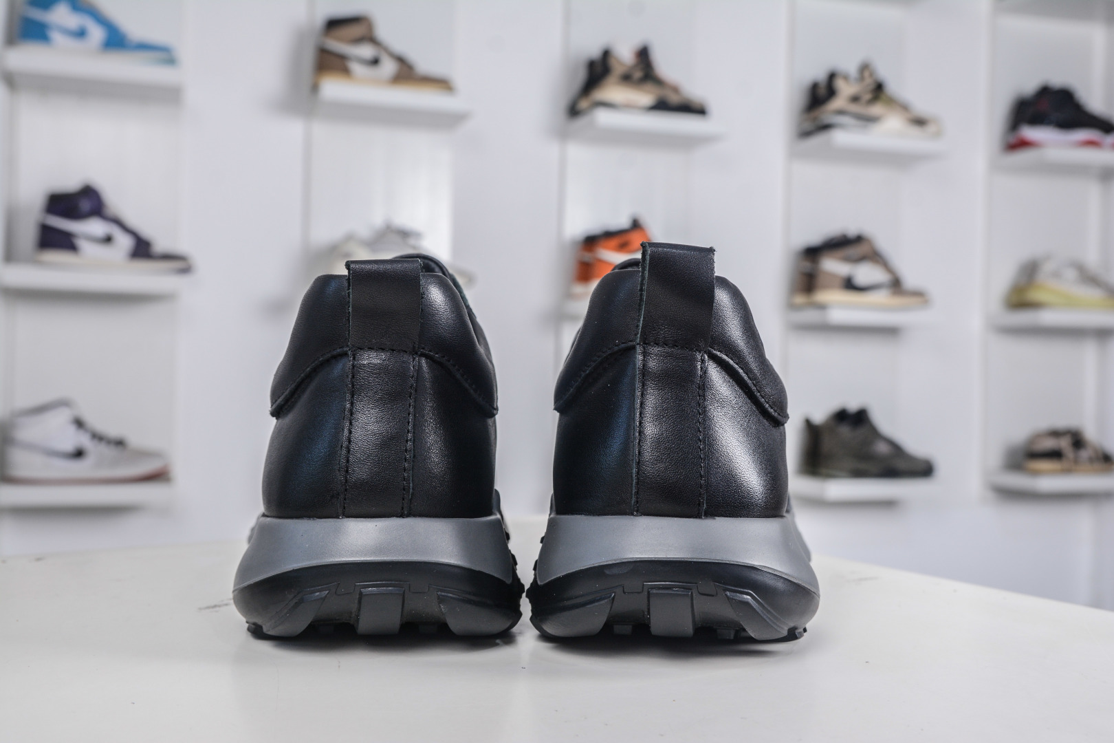 ECCO爱步休闲运动鞋男 纯色拼接防滑耐磨运动鞋 复古跑鞋系列新品-High Quatity Cheap Brand wholesale wholesaler seller Clothes Bags handbags Sneakers Top Fashion Clothing Shoes from China Factory Chinese suppliers best Quality Beautiful Price ECCO爱步休闲运动鞋男 纯色拼接防滑耐磨运动鞋 复古跑鞋系列新品