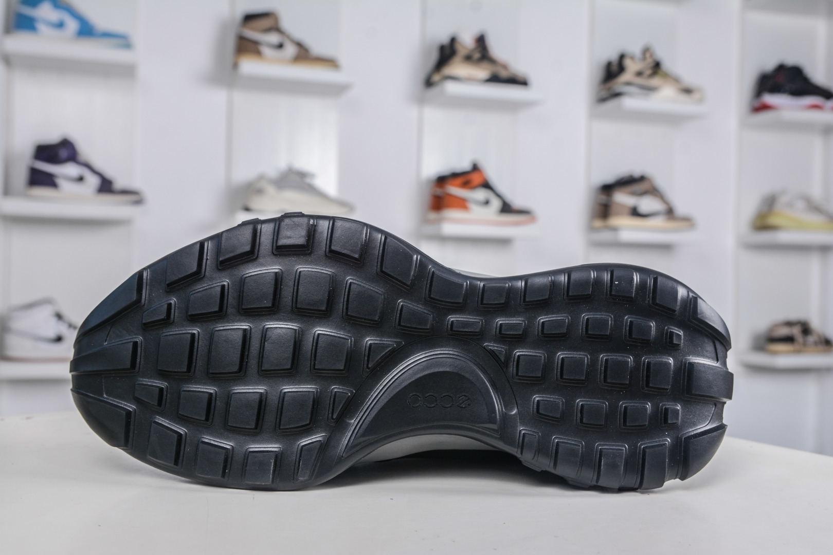 ECCO爱步休闲运动鞋男 纯色拼接防滑耐磨运动鞋 复古跑鞋系列新品-High Quatity Cheap Brand wholesale wholesaler seller Clothes Bags handbags Sneakers Top Fashion Clothing Shoes from China Factory Chinese suppliers best Quality Beautiful Price ECCO爱步休闲运动鞋男 纯色拼接防滑耐磨运动鞋 复古跑鞋系列新品