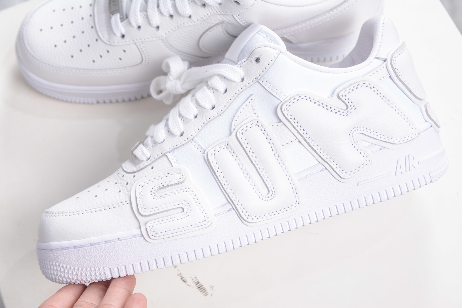 TOP纯原 CPFM x NK Air Force 1 07 Low 空军一号系列低帮经典百搭休闲运动板鞋“联名放大补丁字母” FQ7069-100-High Quatity Cheap Brand wholesale wholesaler seller Clothes Bags handbags Sneakers Top Fashion Clothing Shoes from China Factory Chinese suppliers best Quality Beautiful Price TOP纯原 CPFM x NK Air Force 1 07 Low 空军一号系列低帮经典百搭休闲运动板鞋“联名放大补丁字母” FQ7069-100