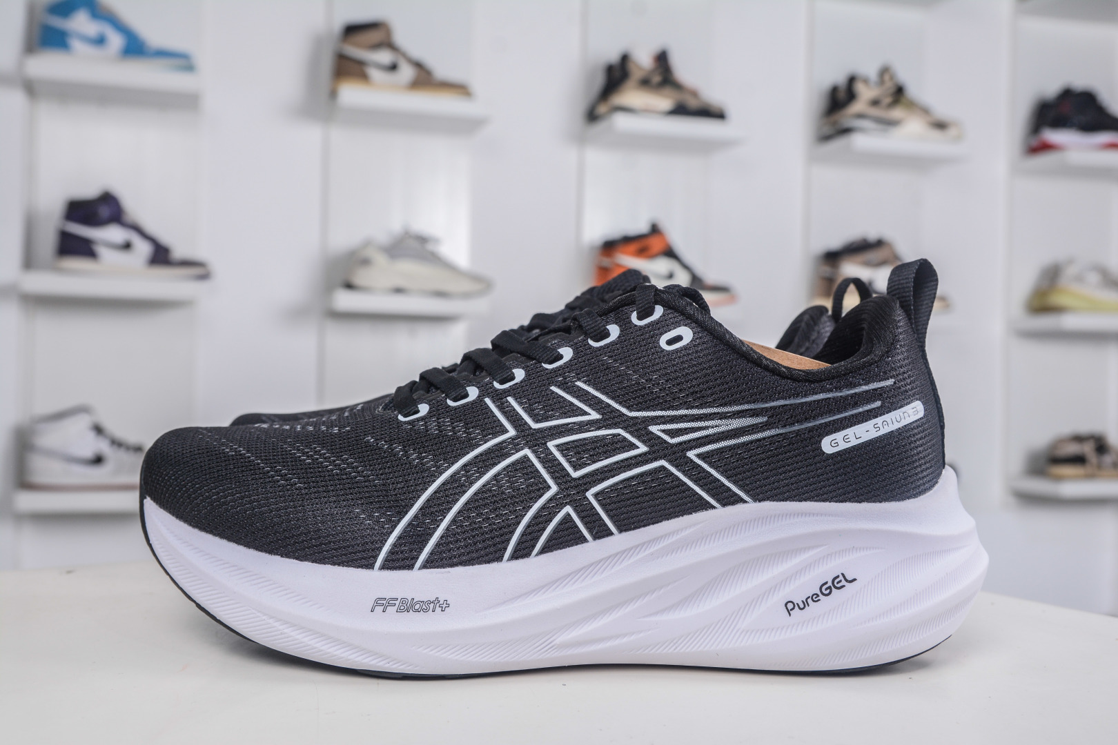 Asics Gel-Saiun 3 Men's Running Shoes - Seamless Comfort, Superior Cushioning