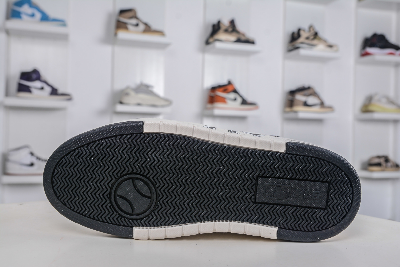 MLB Chunky Liner Graffiti Sneakers - Lightweight & Comfortable Fashion Shoes 6 cmp i1760628449041 5097 0 4