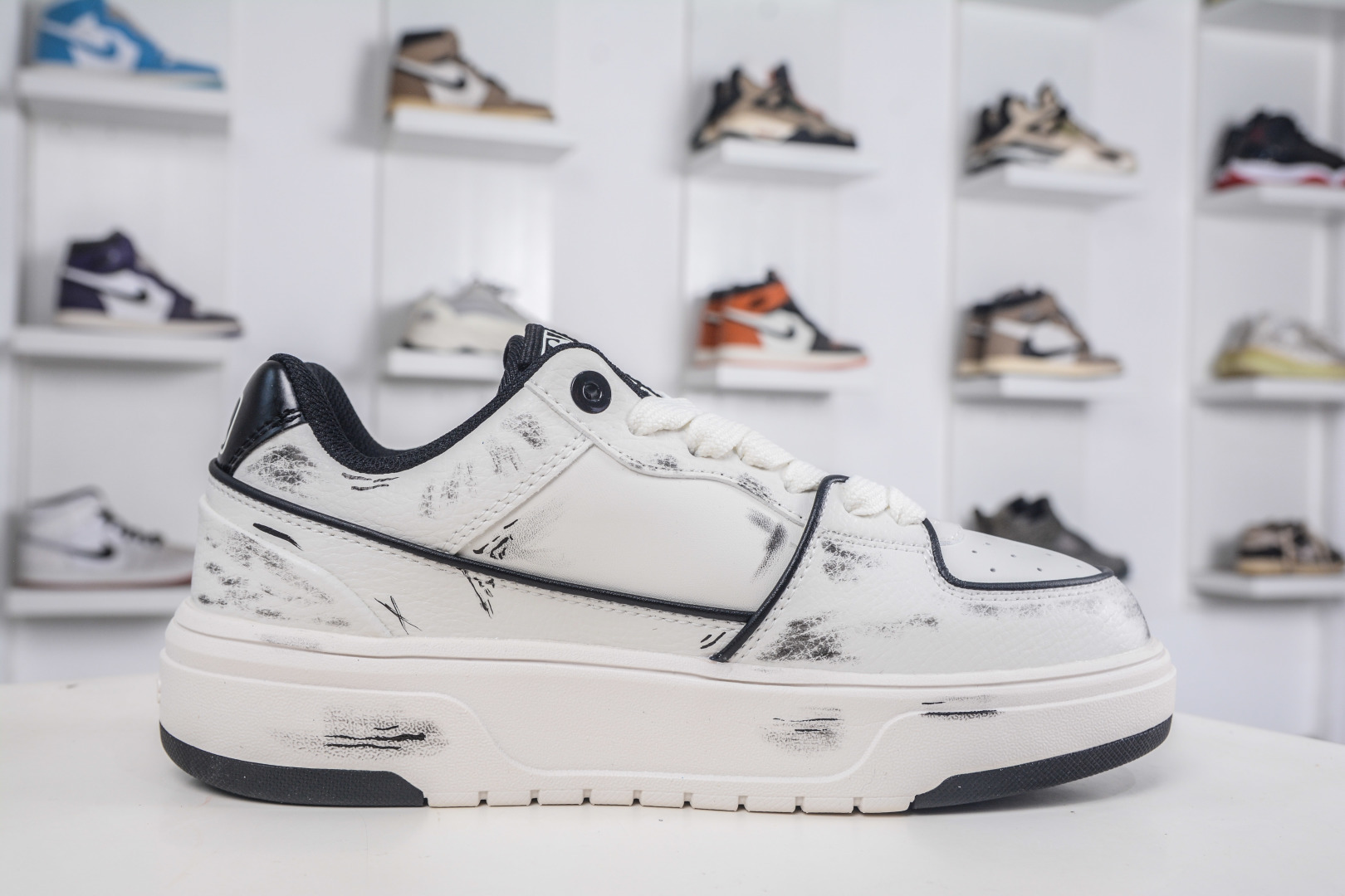 MLB Chunky Liner Graffiti Sneakers - Lightweight & Comfortable Fashion Shoes 4 cmp i1760628449100 4014 0 2