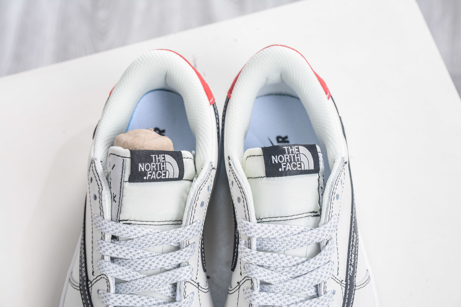 TS x Air Jordan 1 Retro Low x The North Face 北面联名-白黑涂鸦勾 DZ5899-028-High Quatity Cheap Brand wholesale wholesaler seller Clothes Bags handbags Sneakers Top Fashion Clothing Shoes from China Factory Chinese suppliers best Quality Beautiful Price TS x Air Jordan 1 Retro Low x The North Face 北面联名-白黑涂鸦勾 DZ5899-028