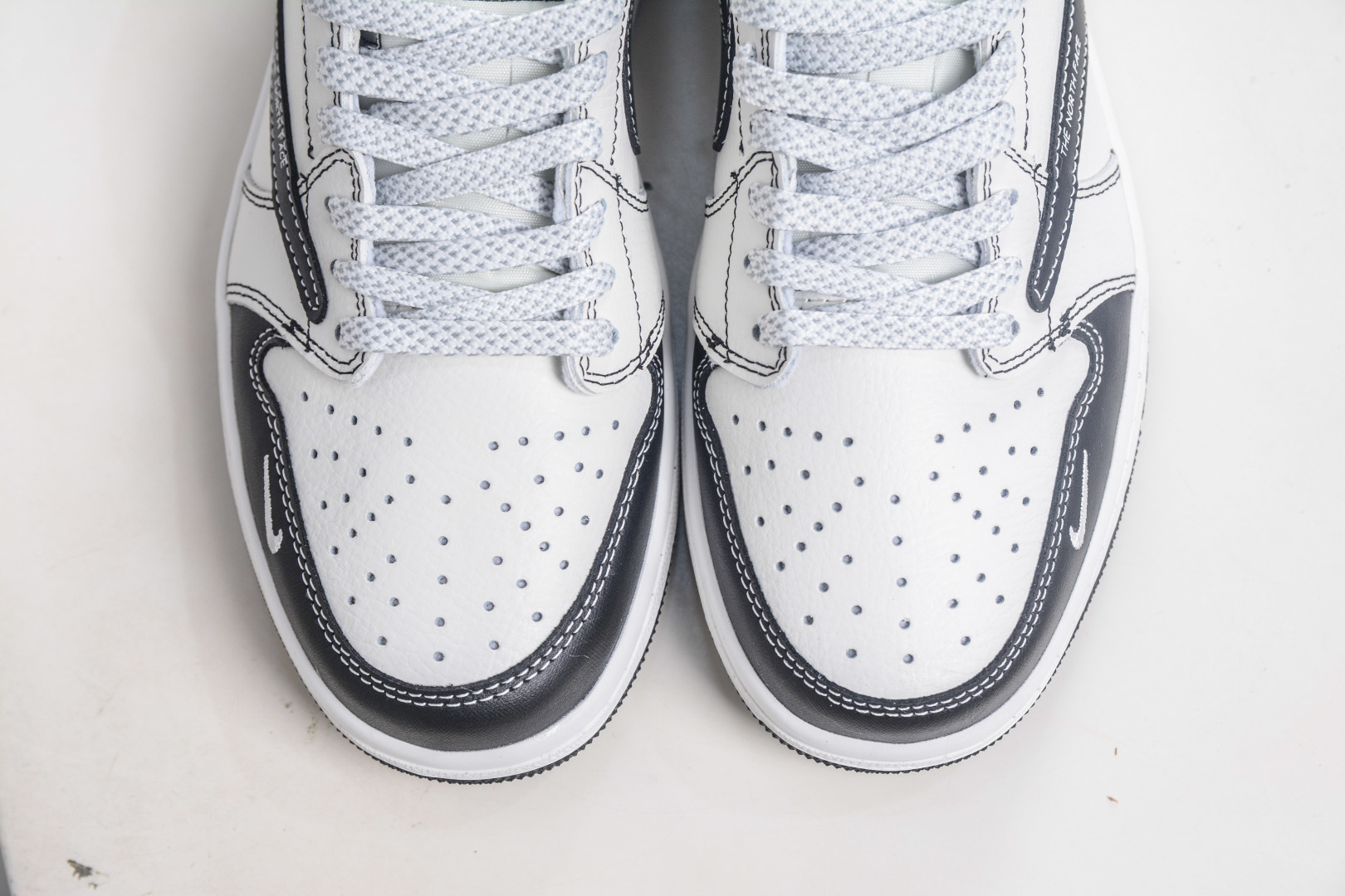 TS x Air Jordan 1 Retro Low x The North Face 北面联名-白黑涂鸦勾 DZ5899-028-High Quatity Cheap Brand wholesale wholesaler seller Clothes Bags handbags Sneakers Top Fashion Clothing Shoes from China Factory Chinese suppliers best Quality Beautiful Price TS x Air Jordan 1 Retro Low x The North Face 北面联名-白黑涂鸦勾 DZ5899-028