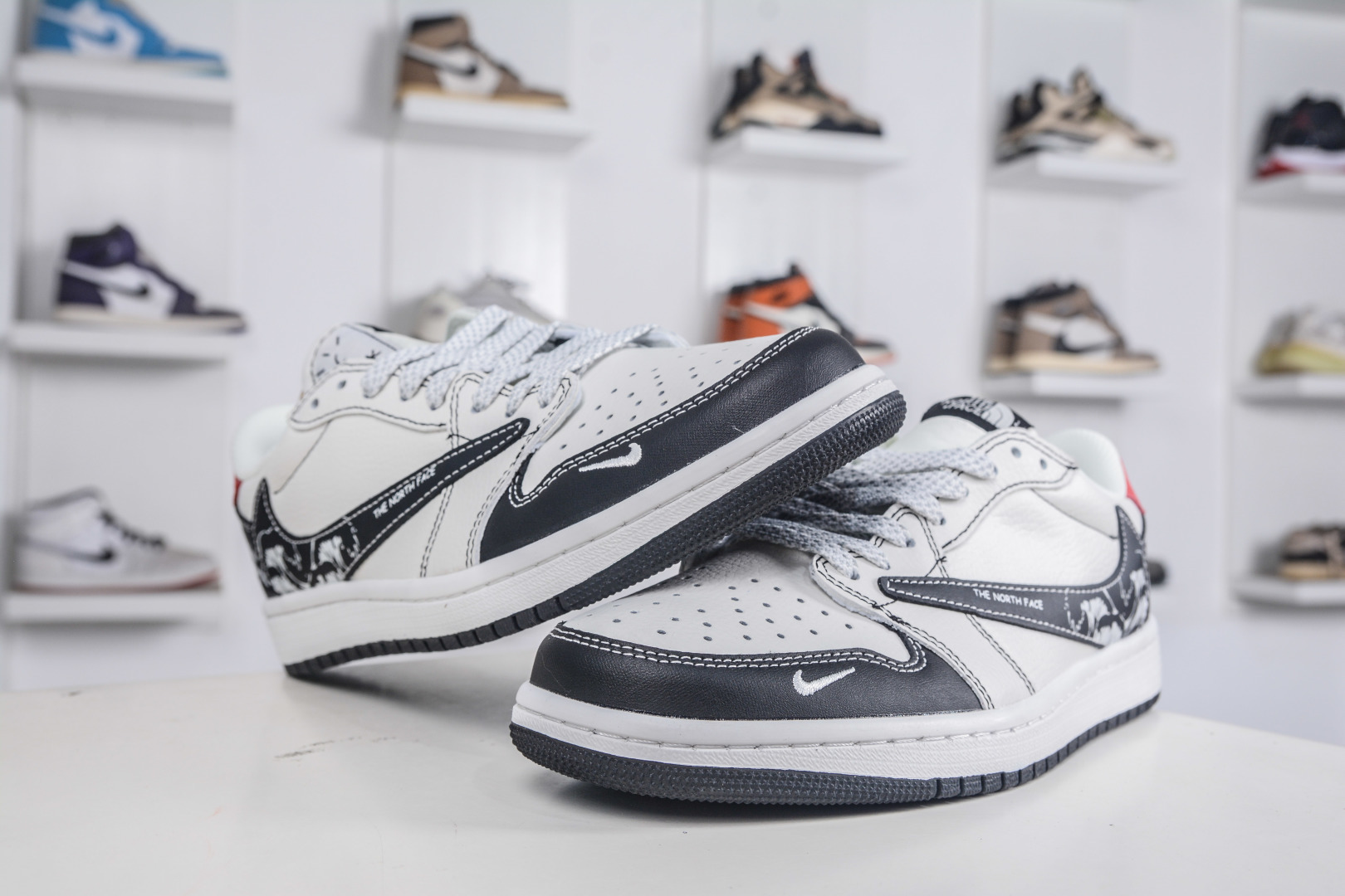 TS x Air Jordan 1 Retro Low x The North Face 北面联名-白黑涂鸦勾 DZ5899-028-High Quatity Cheap Brand wholesale wholesaler seller Clothes Bags handbags Sneakers Top Fashion Clothing Shoes from China Factory Chinese suppliers best Quality Beautiful Price TS x Air Jordan 1 Retro Low x The North Face 北面联名-白黑涂鸦勾 DZ5899-028
