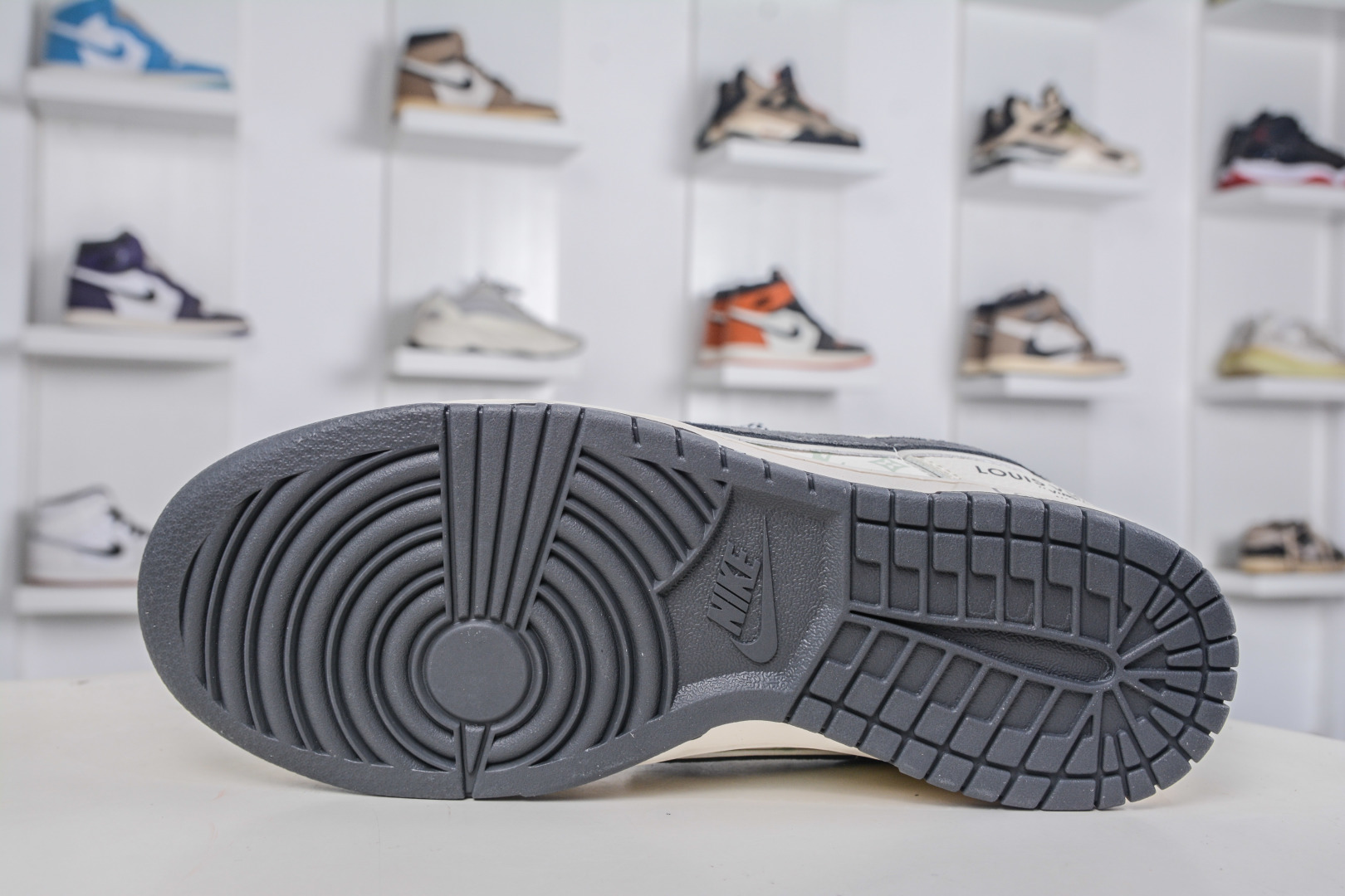 Nike SB Dunk Low x Louis Vuitton Cream/Grey, Top-Tier Quality, Best Price 5 cmp i1760628728677 8530 0 4