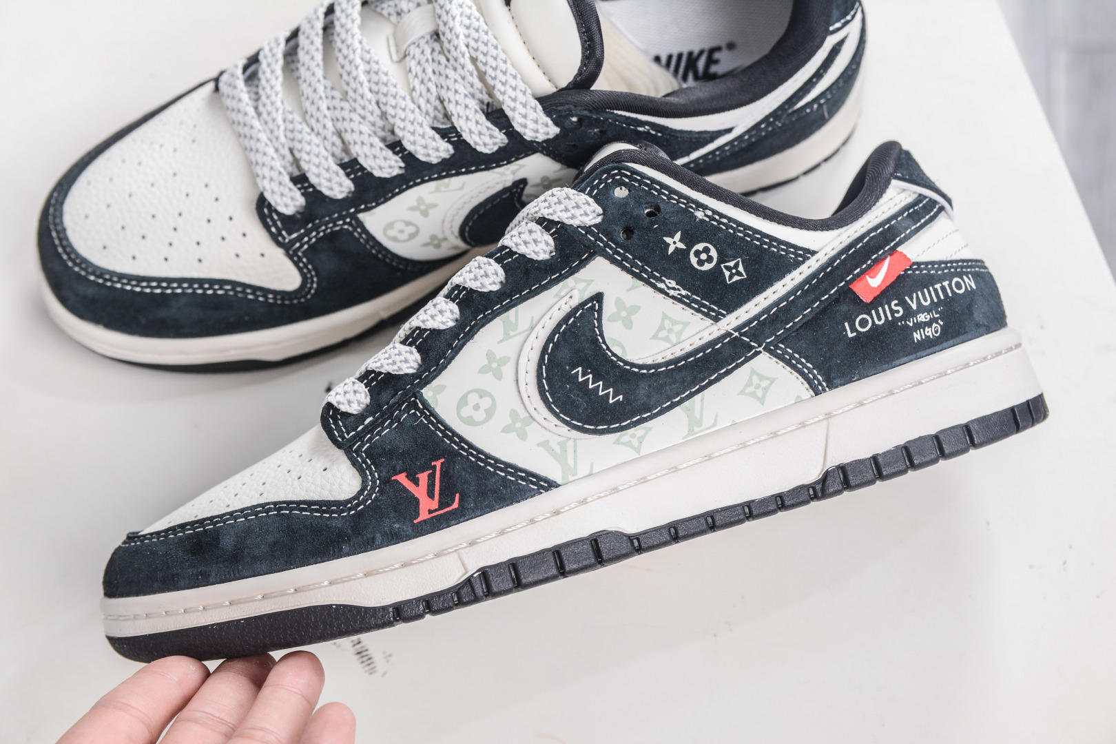 Nike SB Dunk Low x Louis Vuitton Black/White: Premium Quality Sneaker 8 cmp i1760717470039 1385 0 6
