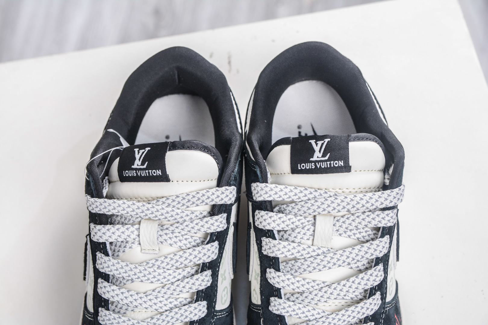 Nike SB Dunk Low x Louis Vuitton Black/White: Premium Quality Sneaker 9 cmp i1760717470045 5429 0 7