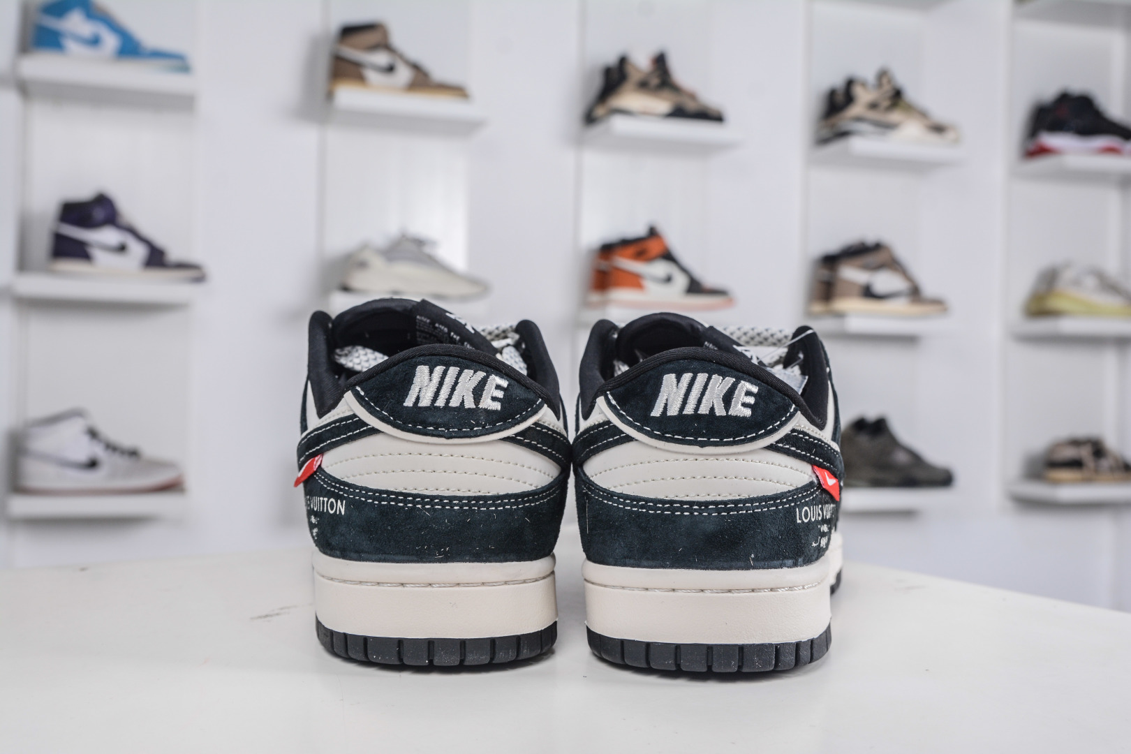 Nike SB Dunk Low x Louis Vuitton Black/White: Premium Quality Sneaker 3 cmp i1760717470055 8825 0 1