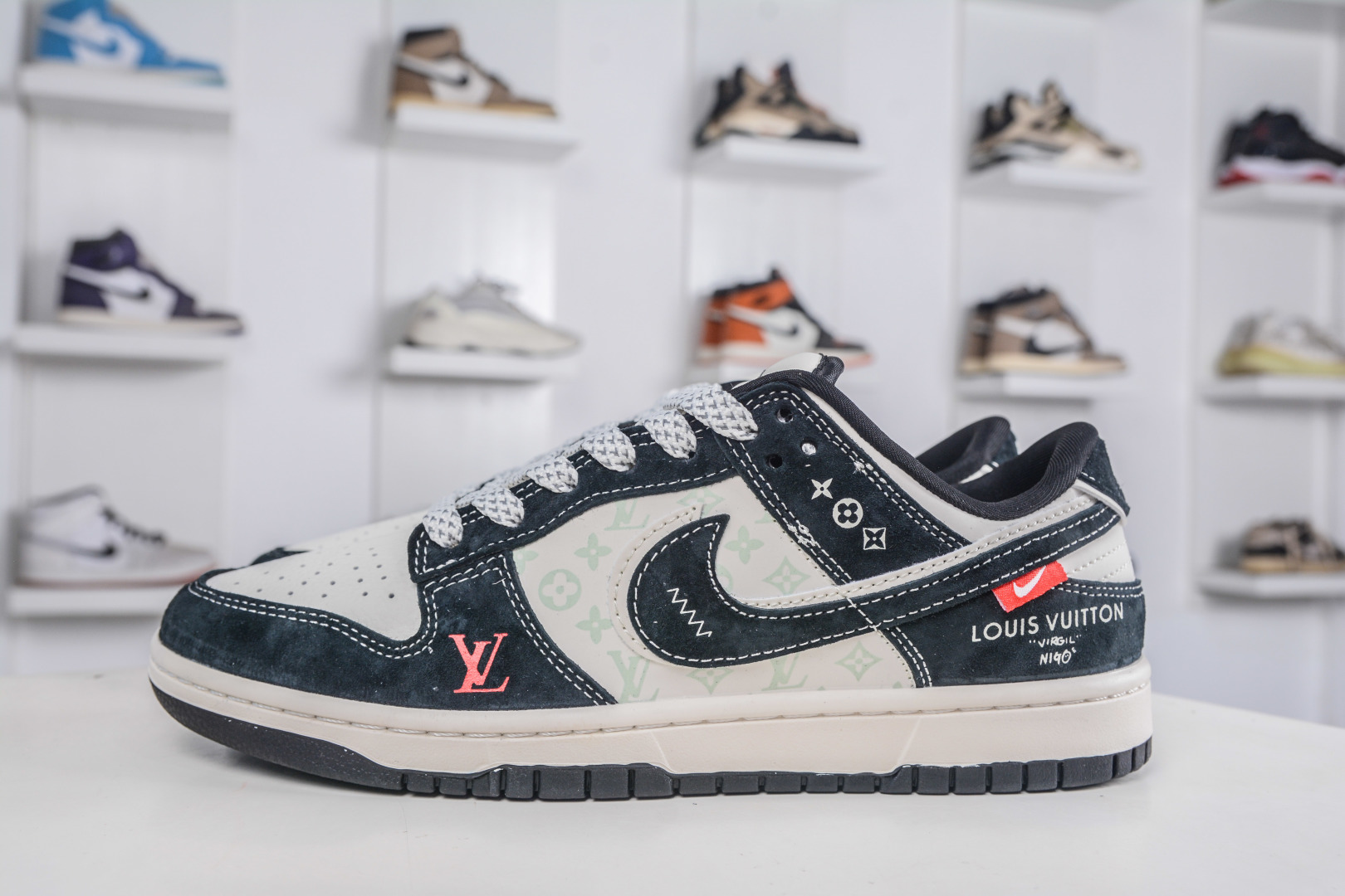 Nike SB Dunk Low x Louis Vuitton Black/White: Premium Quality Sneaker 2 cmp i1760717472092 5031 0 0