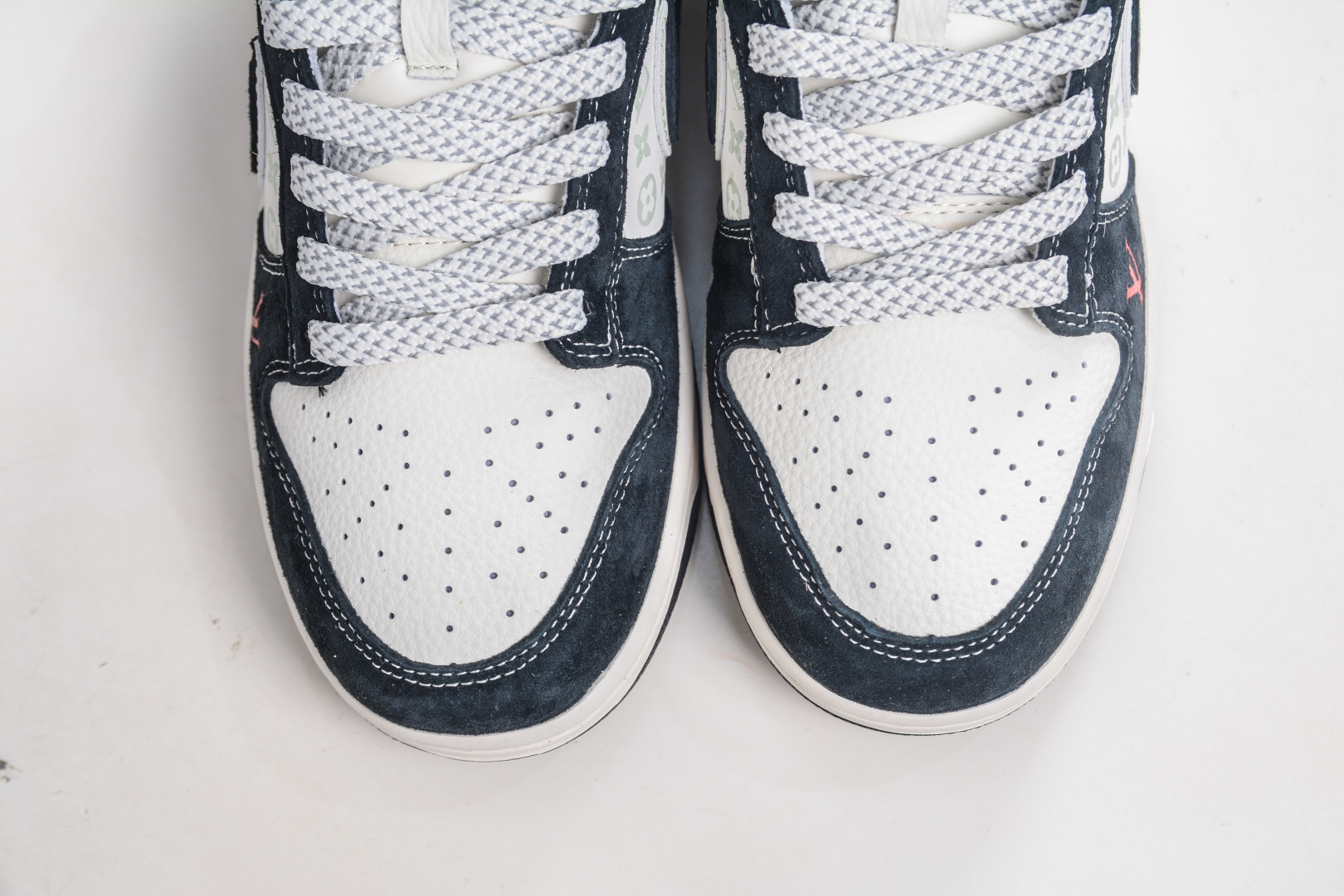 Nike SB Dunk Low x Louis Vuitton Black/White: Premium Quality Sneaker 10 cmp i1760717472118 8696 0 8