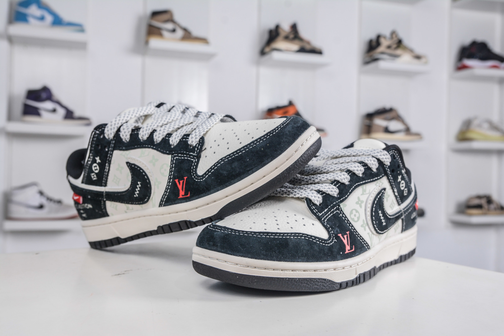 Nike SB Dunk Low x Louis Vuitton Black/White: Premium Quality Sneaker 5 cmp i1760717472130 4917 0 3
