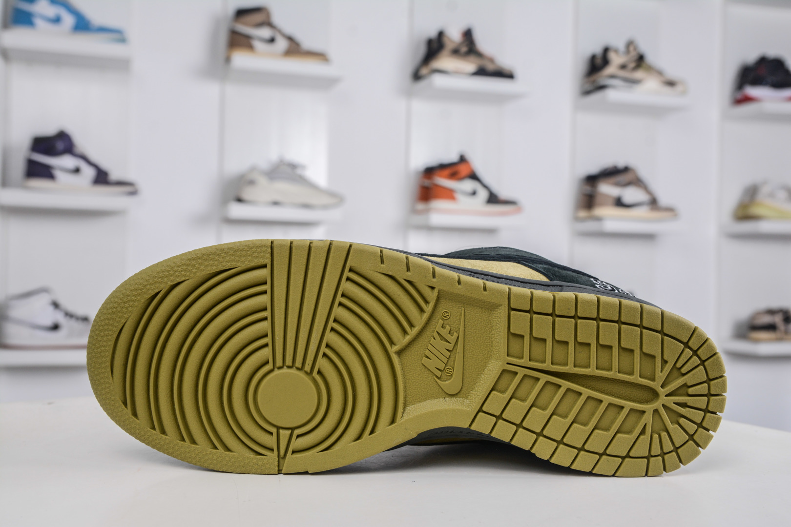 Supreme x Nike SB Dunk Low 'Black/Yellow' Collaboration Sneakers 5 cmp i1760718141522 2501 0 4