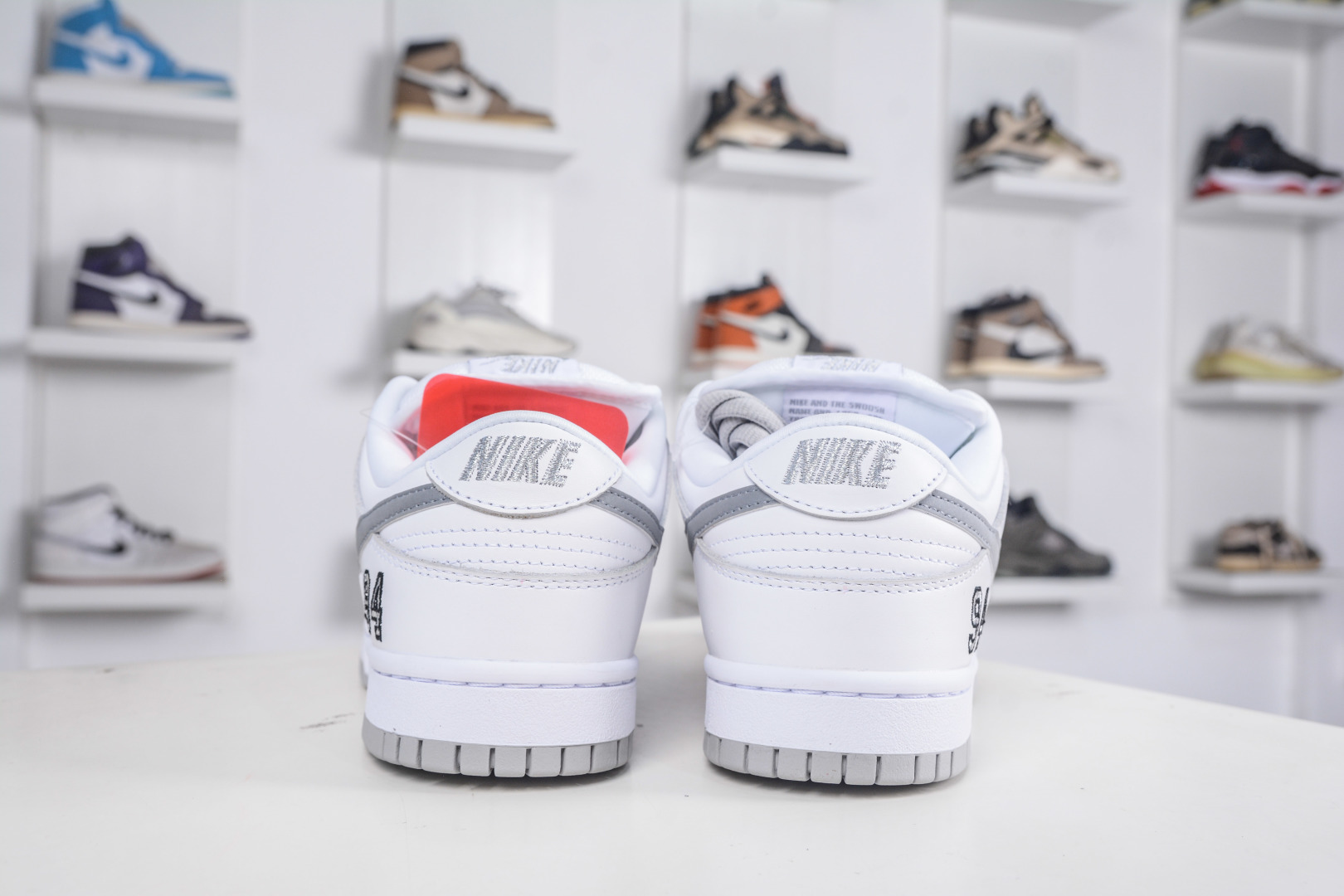 Supreme x Nike SB Dunk Low White/Grey Authentic Limited Edition Sneakers 3 cmp i1760718184482 9372 0 1