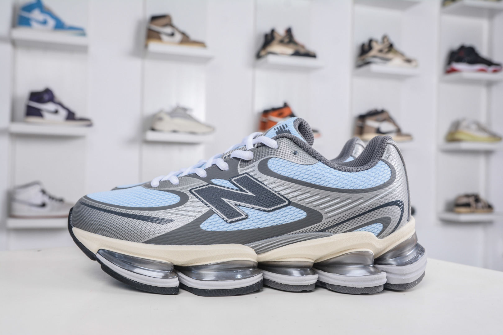 New Balance 2000 Running Shoes - Comfort, Style, and Durability Combined