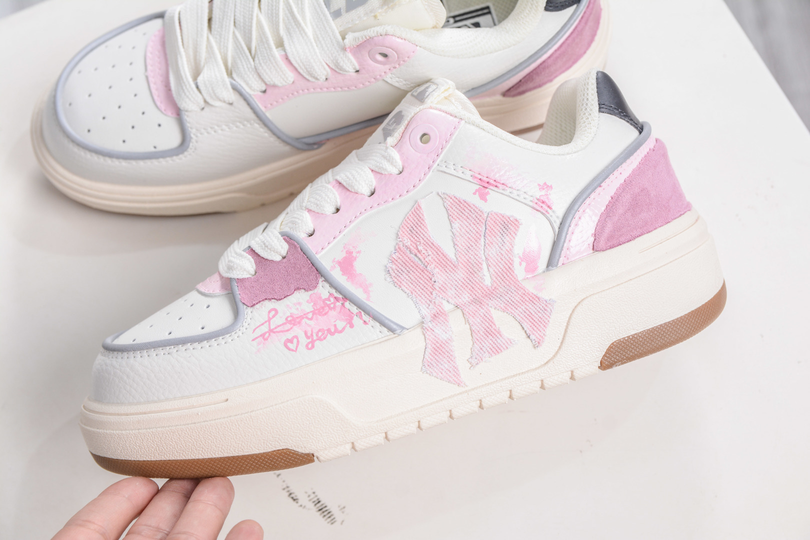 MLB Chunky Liner 万花弄 恋 涂鸦定制配色学长鞋系列低帮老爹风轻量增高厚底百搭休闲运动慢跑鞋 3ASXCA12N 50WHS-High Quatity Cheap Brand wholesale wholesaler seller Clothes Bags handbags Sneakers Top Fashion Clothing Shoes from China Factory Chinese suppliers best Quality Beautiful Price MLB Chunky Liner 万花弄 恋 涂鸦定制配色学长鞋系列低帮老爹风轻量增高厚底百搭休闲运动慢跑鞋 3ASXCA12N 50WHS