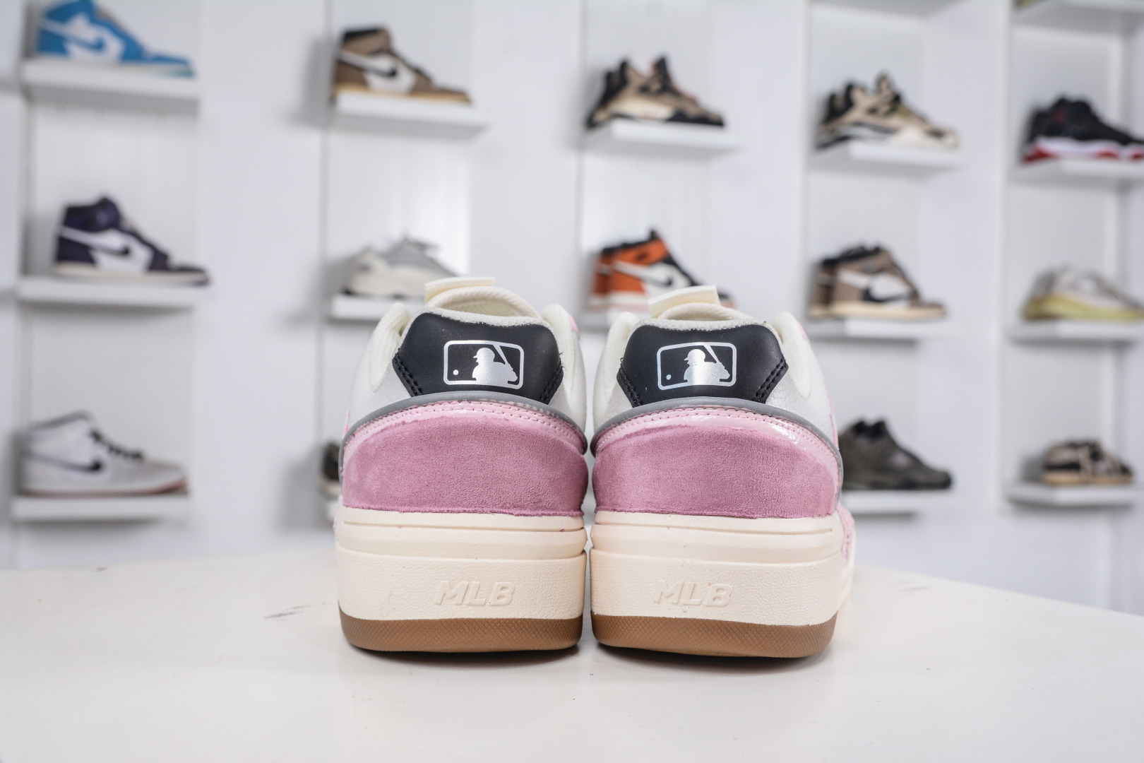 MLB Chunky Liner 万花弄 恋 涂鸦定制配色学长鞋系列低帮老爹风轻量增高厚底百搭休闲运动慢跑鞋 3ASXCA12N 50WHS-High Quatity Cheap Brand wholesale wholesaler seller Clothes Bags handbags Sneakers Top Fashion Clothing Shoes from China Factory Chinese suppliers best Quality Beautiful Price MLB Chunky Liner 万花弄 恋 涂鸦定制配色学长鞋系列低帮老爹风轻量增高厚底百搭休闲运动慢跑鞋 3ASXCA12N 50WHS