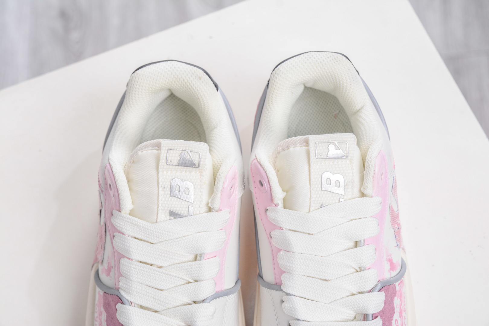 MLB Chunky Liner 万花弄 恋 涂鸦定制配色学长鞋系列低帮老爹风轻量增高厚底百搭休闲运动慢跑鞋 3ASXCA12N 50WHS-High Quatity Cheap Brand wholesale wholesaler seller Clothes Bags handbags Sneakers Top Fashion Clothing Shoes from China Factory Chinese suppliers best Quality Beautiful Price MLB Chunky Liner 万花弄 恋 涂鸦定制配色学长鞋系列低帮老爹风轻量增高厚底百搭休闲运动慢跑鞋 3ASXCA12N 50WHS