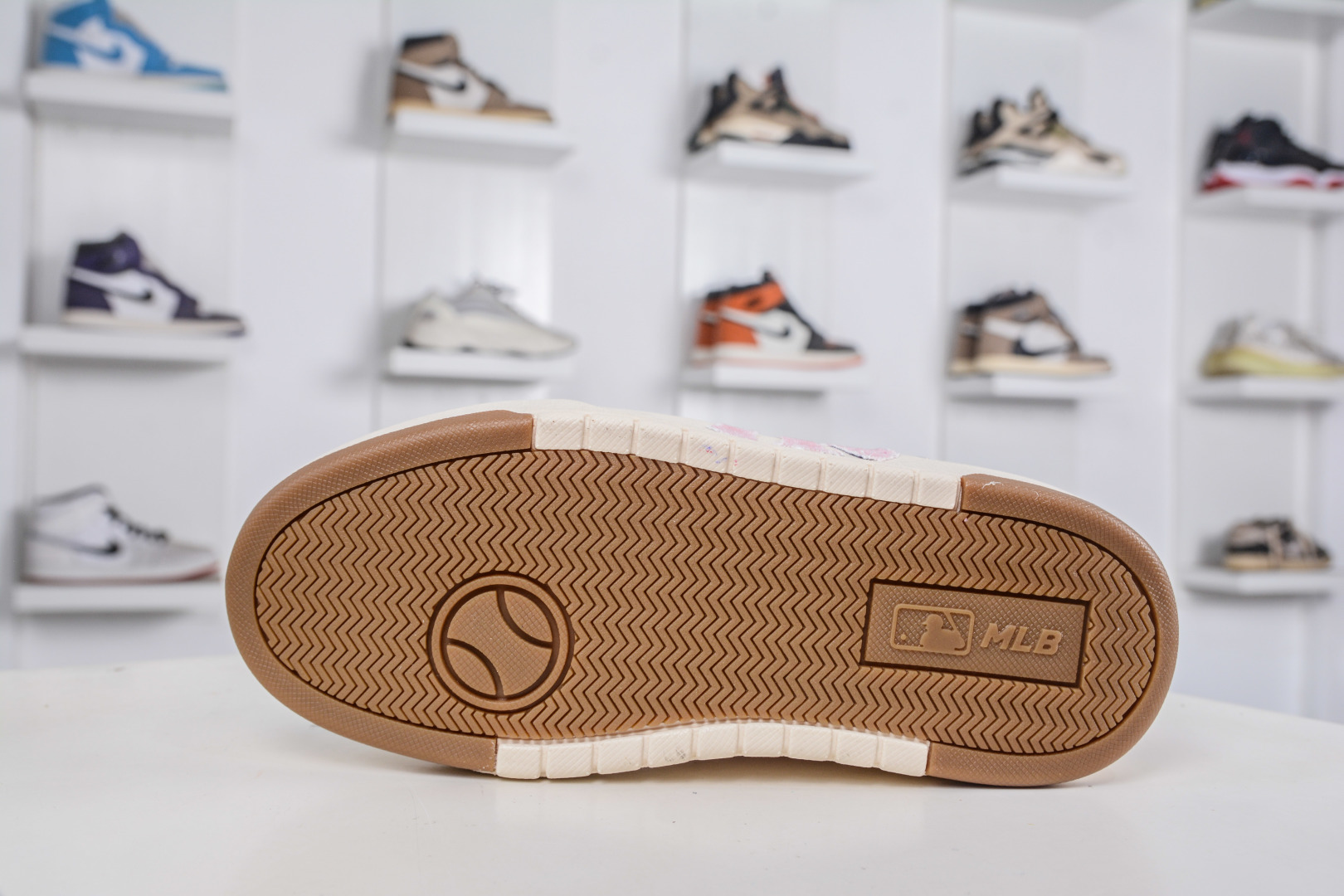 MLB Chunky Liner 万花弄 恋 涂鸦定制配色学长鞋系列低帮老爹风轻量增高厚底百搭休闲运动慢跑鞋 3ASXCA12N 50WHS-High Quatity Cheap Brand wholesale wholesaler seller Clothes Bags handbags Sneakers Top Fashion Clothing Shoes from China Factory Chinese suppliers best Quality Beautiful Price MLB Chunky Liner 万花弄 恋 涂鸦定制配色学长鞋系列低帮老爹风轻量增高厚底百搭休闲运动慢跑鞋 3ASXCA12N 50WHS