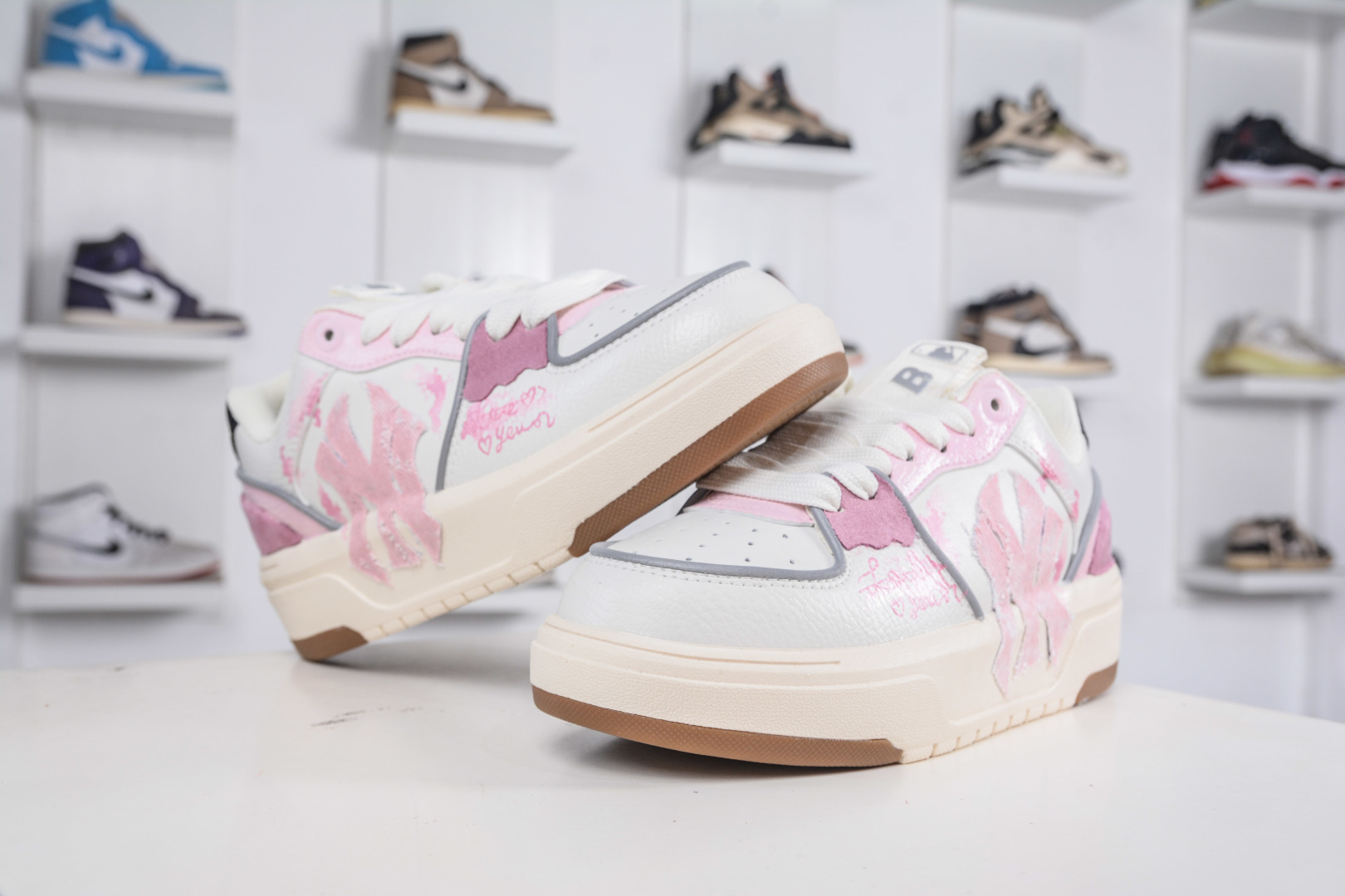 MLB Chunky Liner 万花弄 恋 涂鸦定制配色学长鞋系列低帮老爹风轻量增高厚底百搭休闲运动慢跑鞋 3ASXCA12N 50WHS-High Quatity Cheap Brand wholesale wholesaler seller Clothes Bags handbags Sneakers Top Fashion Clothing Shoes from China Factory Chinese suppliers best Quality Beautiful Price MLB Chunky Liner 万花弄 恋 涂鸦定制配色学长鞋系列低帮老爹风轻量增高厚底百搭休闲运动慢跑鞋 3ASXCA12N 50WHS