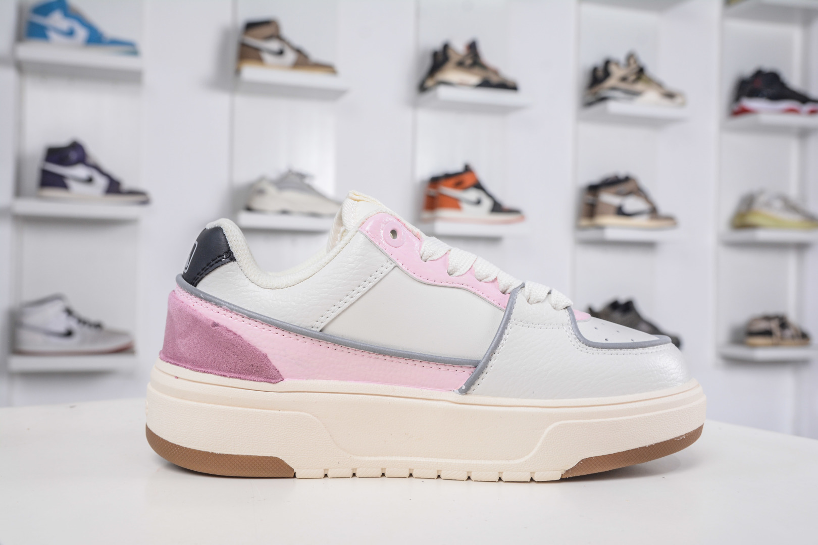 MLB Chunky Liner 万花弄 恋 涂鸦定制配色学长鞋系列低帮老爹风轻量增高厚底百搭休闲运动慢跑鞋 3ASXCA12N 50WHS-High Quatity Cheap Brand wholesale wholesaler seller Clothes Bags handbags Sneakers Top Fashion Clothing Shoes from China Factory Chinese suppliers best Quality Beautiful Price MLB Chunky Liner 万花弄 恋 涂鸦定制配色学长鞋系列低帮老爹风轻量增高厚底百搭休闲运动慢跑鞋 3ASXCA12N 50WHS