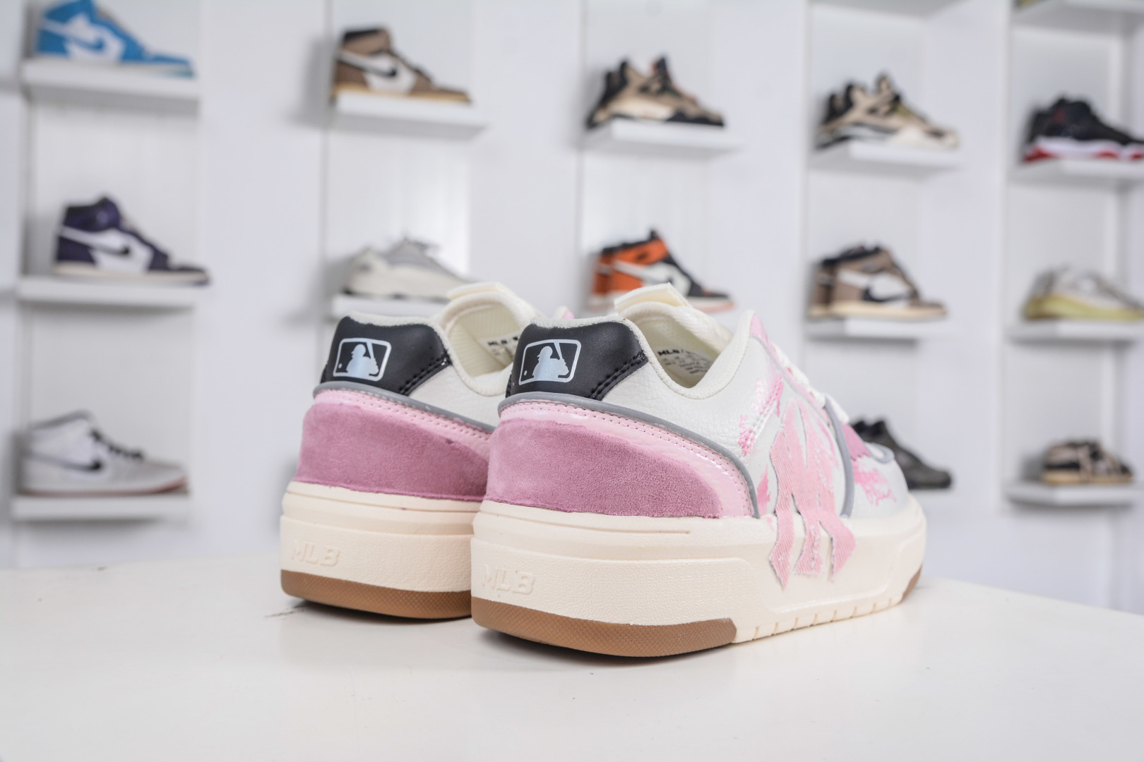 MLB Chunky Liner 万花弄 恋 涂鸦定制配色学长鞋系列低帮老爹风轻量增高厚底百搭休闲运动慢跑鞋 3ASXCA12N 50WHS-High Quatity Cheap Brand wholesale wholesaler seller Clothes Bags handbags Sneakers Top Fashion Clothing Shoes from China Factory Chinese suppliers best Quality Beautiful Price MLB Chunky Liner 万花弄 恋 涂鸦定制配色学长鞋系列低帮老爹风轻量增高厚底百搭休闲运动慢跑鞋 3ASXCA12N 50WHS