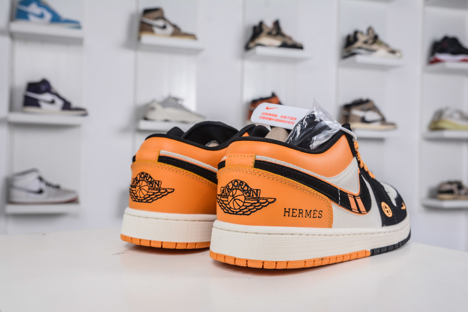 Air Jordan 1 Retro Low x HERMES 爱马仕联名-白黑黄 LJ8888-004-High Quatity Cheap Brand wholesale wholesaler seller Clothes Bags handbags Sneakers Top Fashion Clothing Shoes from China Factory Chinese suppliers best Quality Beautiful Price Air Jordan 1 Retro Low x HERMES 爱马仕联名-白黑黄 LJ8888-004