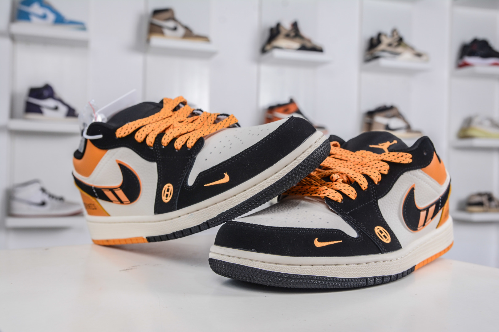 Air Jordan 1 Retro Low x HERMES 爱马仕联名-白黑黄 LJ8888-004-High Quatity Cheap Brand wholesale wholesaler seller Clothes Bags handbags Sneakers Top Fashion Clothing Shoes from China Factory Chinese suppliers best Quality Beautiful Price Air Jordan 1 Retro Low x HERMES 爱马仕联名-白黑黄 LJ8888-004