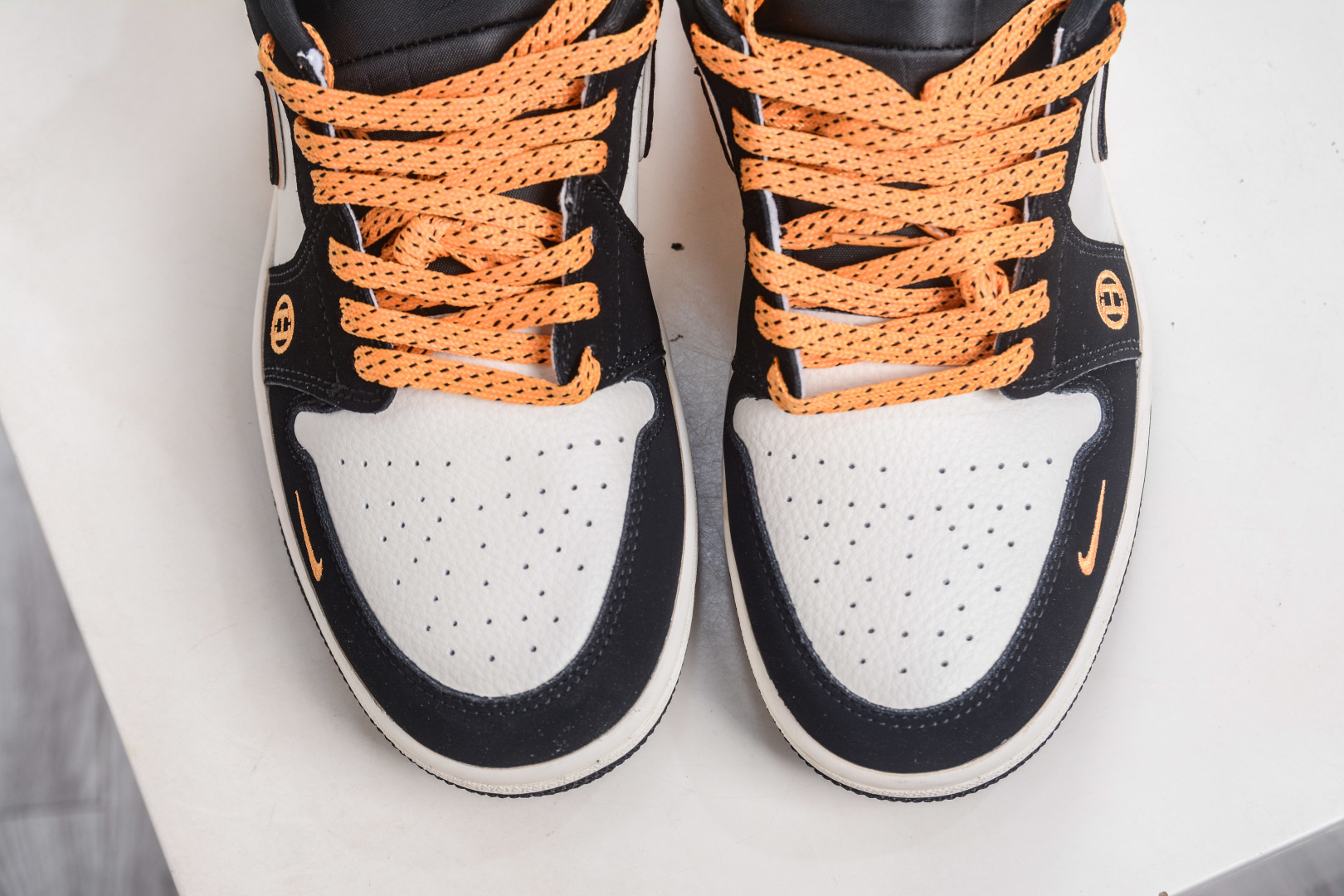 Air Jordan 1 Retro Low x HERMES 爱马仕联名-白黑黄 LJ8888-004-High Quatity Cheap Brand wholesale wholesaler seller Clothes Bags handbags Sneakers Top Fashion Clothing Shoes from China Factory Chinese suppliers best Quality Beautiful Price Air Jordan 1 Retro Low x HERMES 爱马仕联名-白黑黄 LJ8888-004