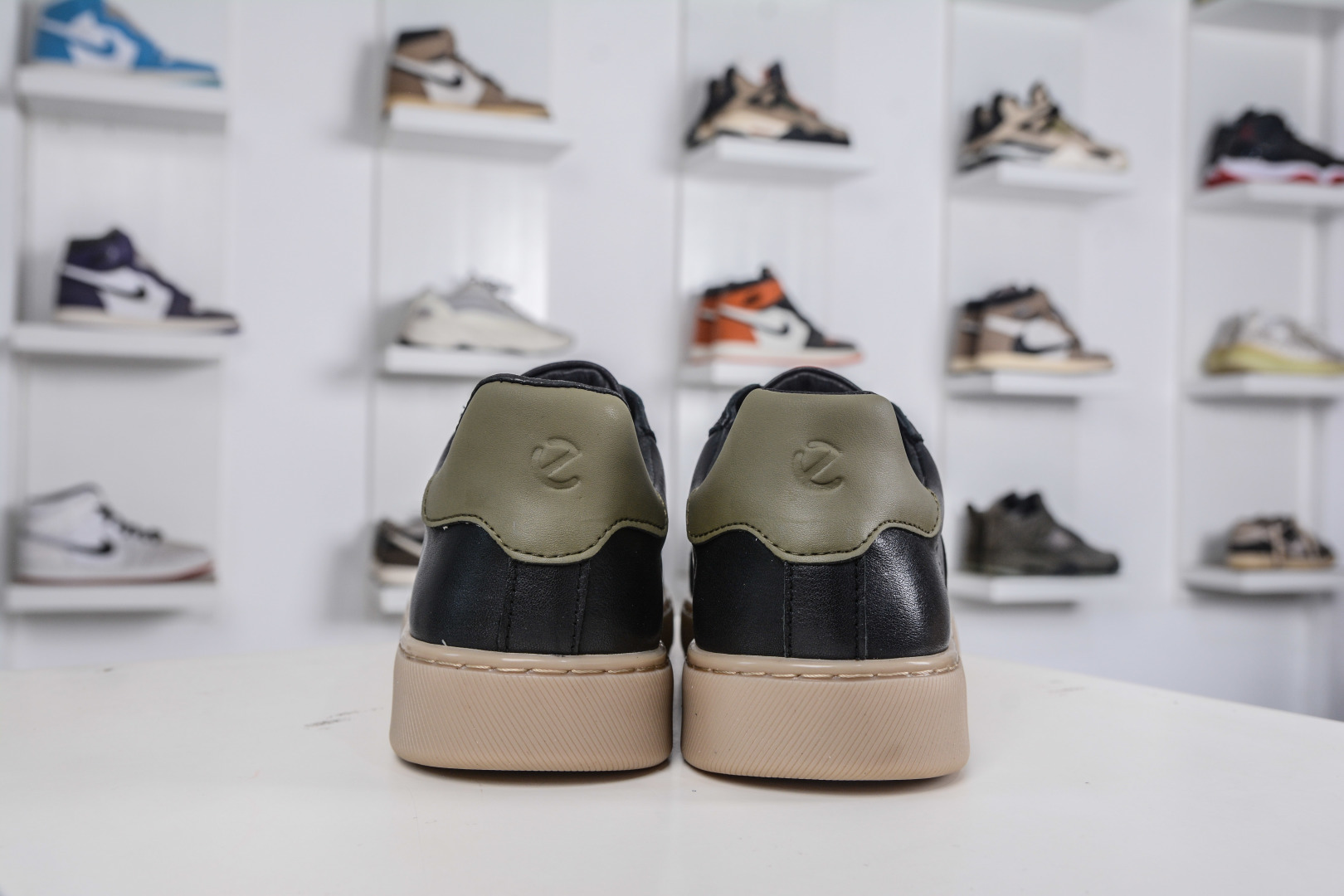 ECCO爱步休闲鞋秋 25年新款时尚德训鞋 经典百搭板鞋 632521-01-High Quatity Cheap Brand wholesale wholesaler seller Clothes Bags handbags Sneakers Top Fashion Clothing Shoes from China Factory Chinese suppliers best Quality Beautiful Price ECCO爱步休闲鞋秋 25年新款时尚德训鞋 经典百搭板鞋 632521-01