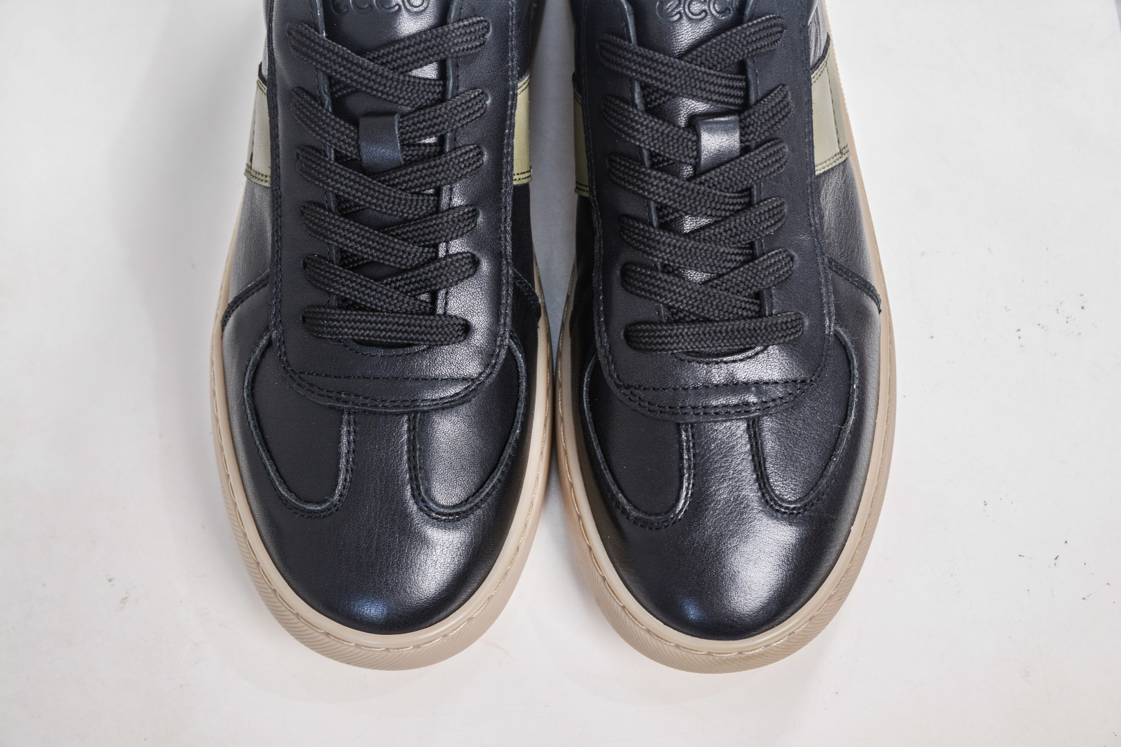 ECCO爱步休闲鞋秋 25年新款时尚德训鞋 经典百搭板鞋 632521-01-High Quatity Cheap Brand wholesale wholesaler seller Clothes Bags handbags Sneakers Top Fashion Clothing Shoes from China Factory Chinese suppliers best Quality Beautiful Price ECCO爱步休闲鞋秋 25年新款时尚德训鞋 经典百搭板鞋 632521-01