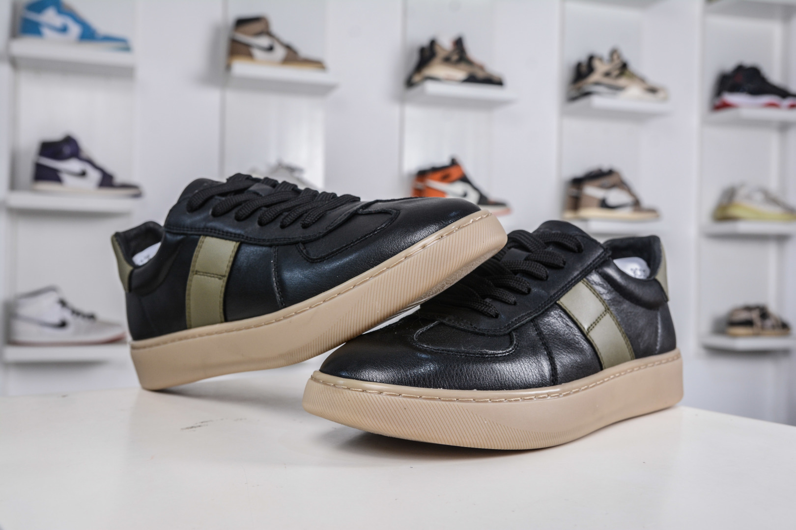 ECCO爱步休闲鞋秋 25年新款时尚德训鞋 经典百搭板鞋 632521-01-High Quatity Cheap Brand wholesale wholesaler seller Clothes Bags handbags Sneakers Top Fashion Clothing Shoes from China Factory Chinese suppliers best Quality Beautiful Price ECCO爱步休闲鞋秋 25年新款时尚德训鞋 经典百搭板鞋 632521-01