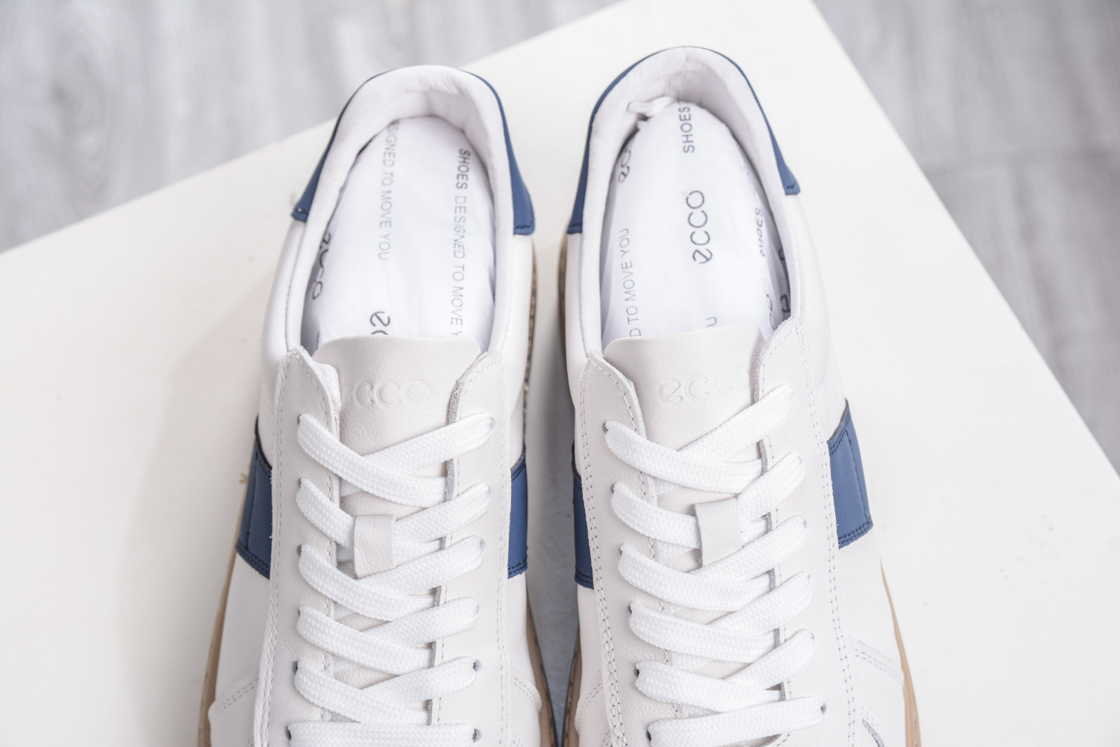 ECCO爱步休闲鞋秋 25年新款时尚德训鞋 经典百搭板鞋 632521-010-High Quatity Cheap Brand wholesale wholesaler seller Clothes Bags handbags Sneakers Top Fashion Clothing Shoes from China Factory Chinese suppliers best Quality Beautiful Price ECCO爱步休闲鞋秋 25年新款时尚德训鞋 经典百搭板鞋 632521-010