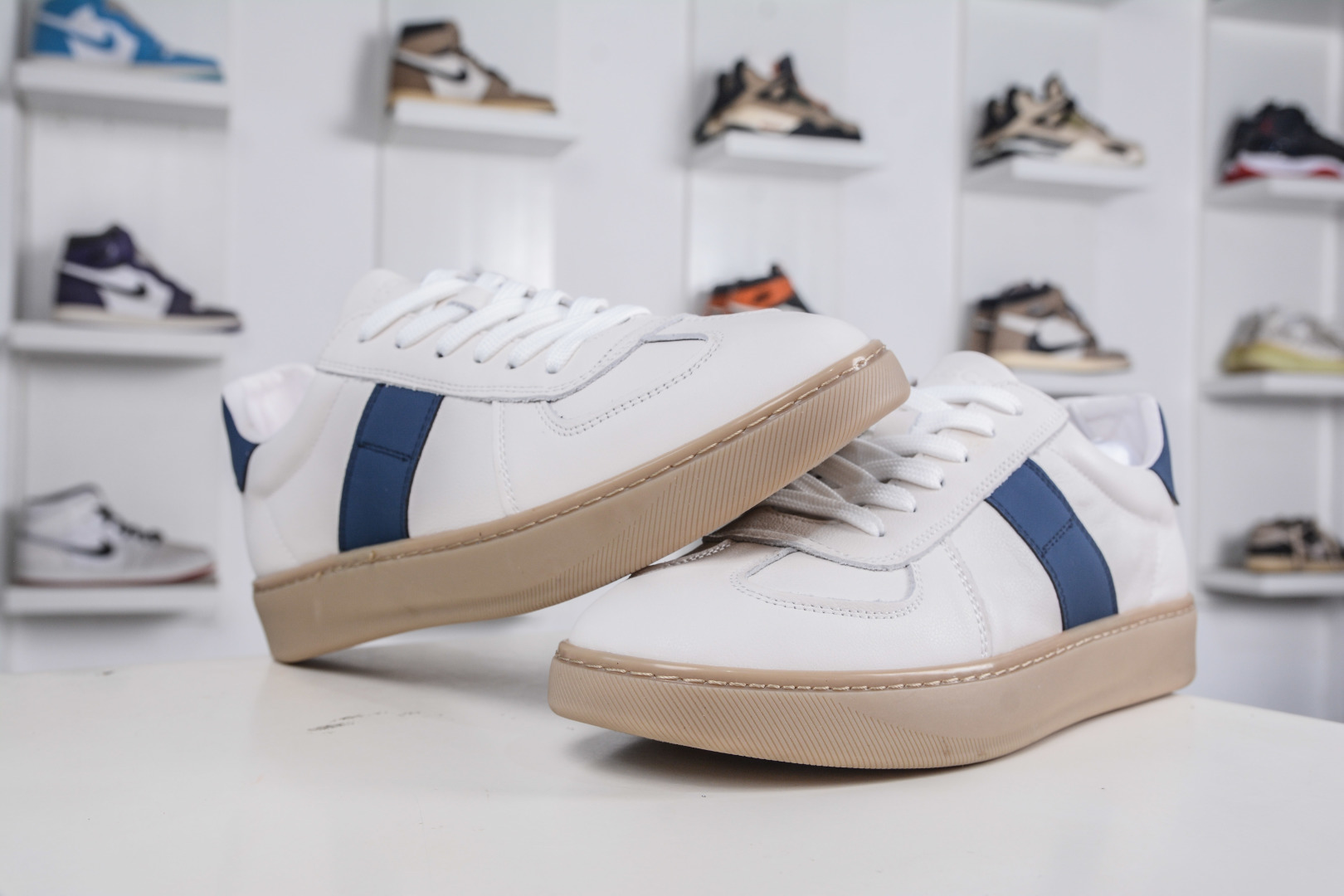 ECCO爱步休闲鞋秋 25年新款时尚德训鞋 经典百搭板鞋 632521-010-High Quatity Cheap Brand wholesale wholesaler seller Clothes Bags handbags Sneakers Top Fashion Clothing Shoes from China Factory Chinese suppliers best Quality Beautiful Price ECCO爱步休闲鞋秋 25年新款时尚德训鞋 经典百搭板鞋 632521-010