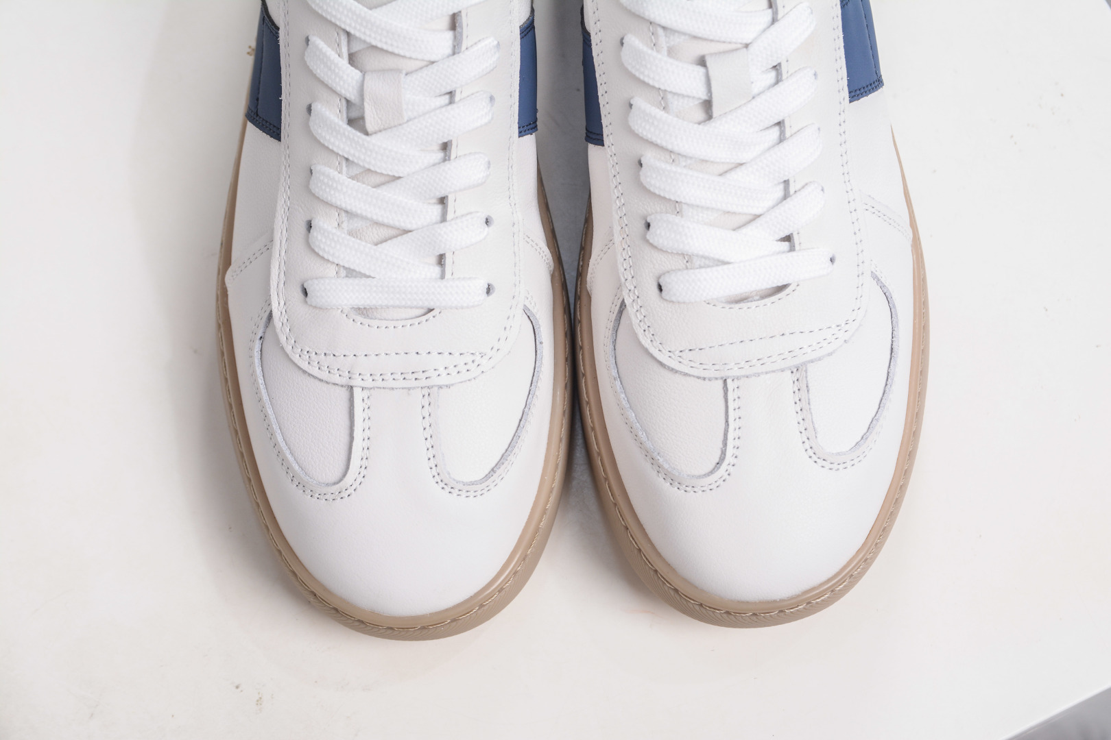 ECCO爱步休闲鞋秋 25年新款时尚德训鞋 经典百搭板鞋 632521-010-High Quatity Cheap Brand wholesale wholesaler seller Clothes Bags handbags Sneakers Top Fashion Clothing Shoes from China Factory Chinese suppliers best Quality Beautiful Price ECCO爱步休闲鞋秋 25年新款时尚德训鞋 经典百搭板鞋 632521-010