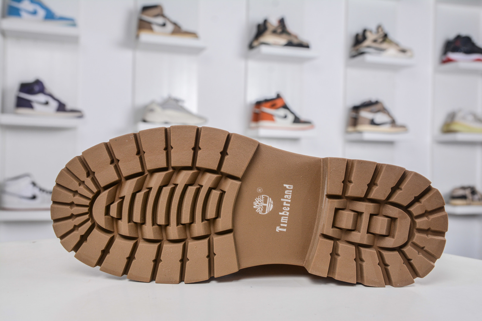 Timberland添柏岚/天伯伦 户外高帮休闲大黄靴系列 TB10038 LT BROWN