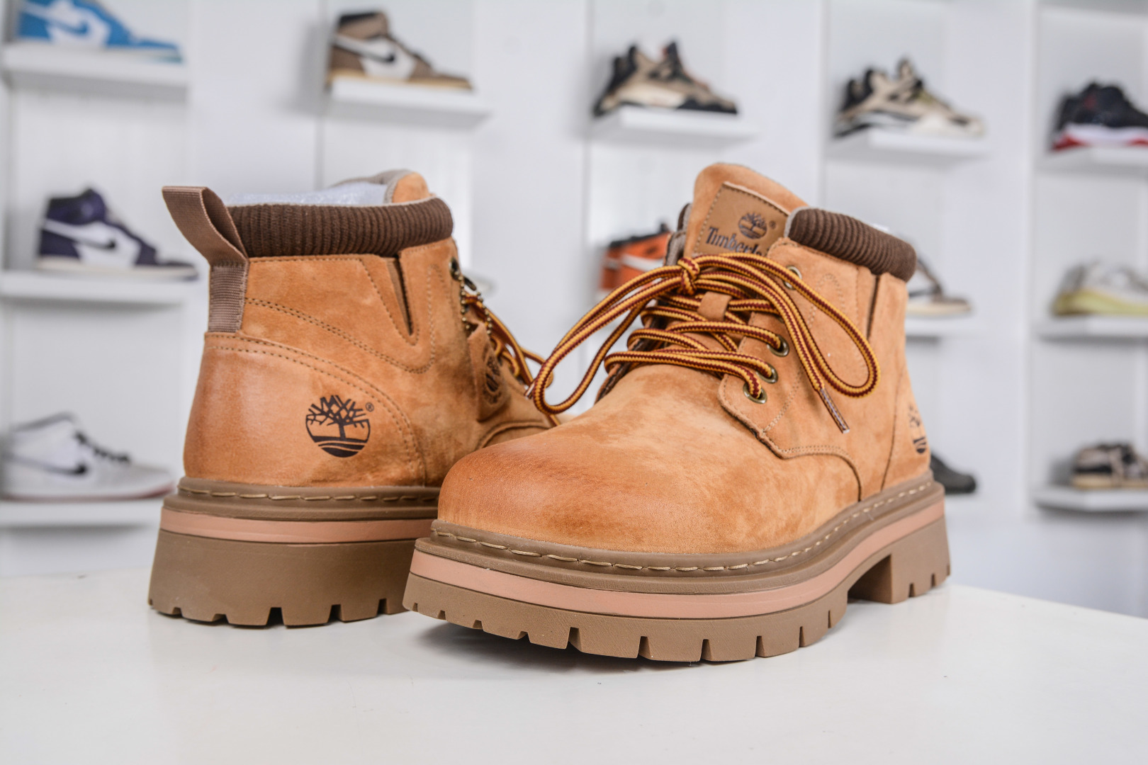 Timberland添柏岚/天伯伦 户外高帮休闲大黄靴系列 TB10038 LT BROWN