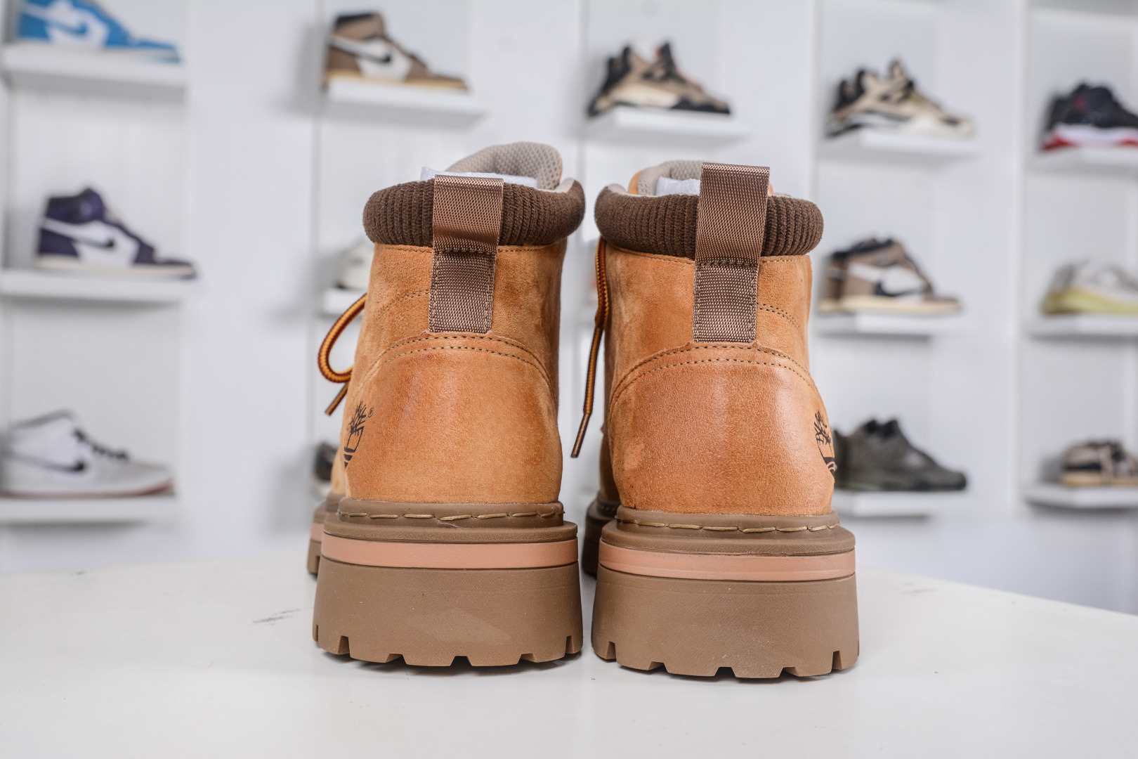 Timberland添柏岚/天伯伦 户外高帮休闲大黄靴系列 TB10038 LT BROWN