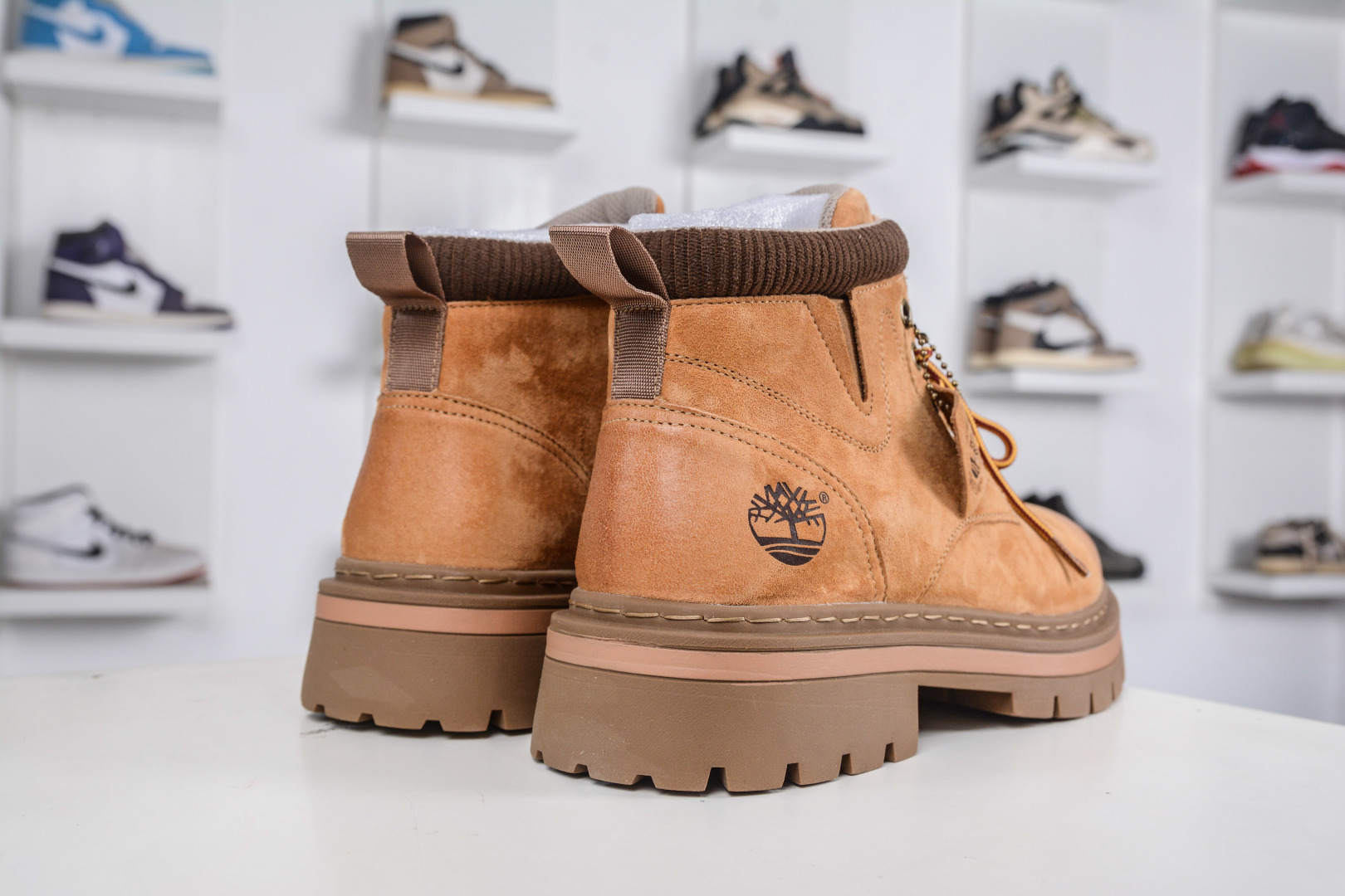Timberland添柏岚/天伯伦 户外高帮休闲大黄靴系列 TB10038 LT BROWN