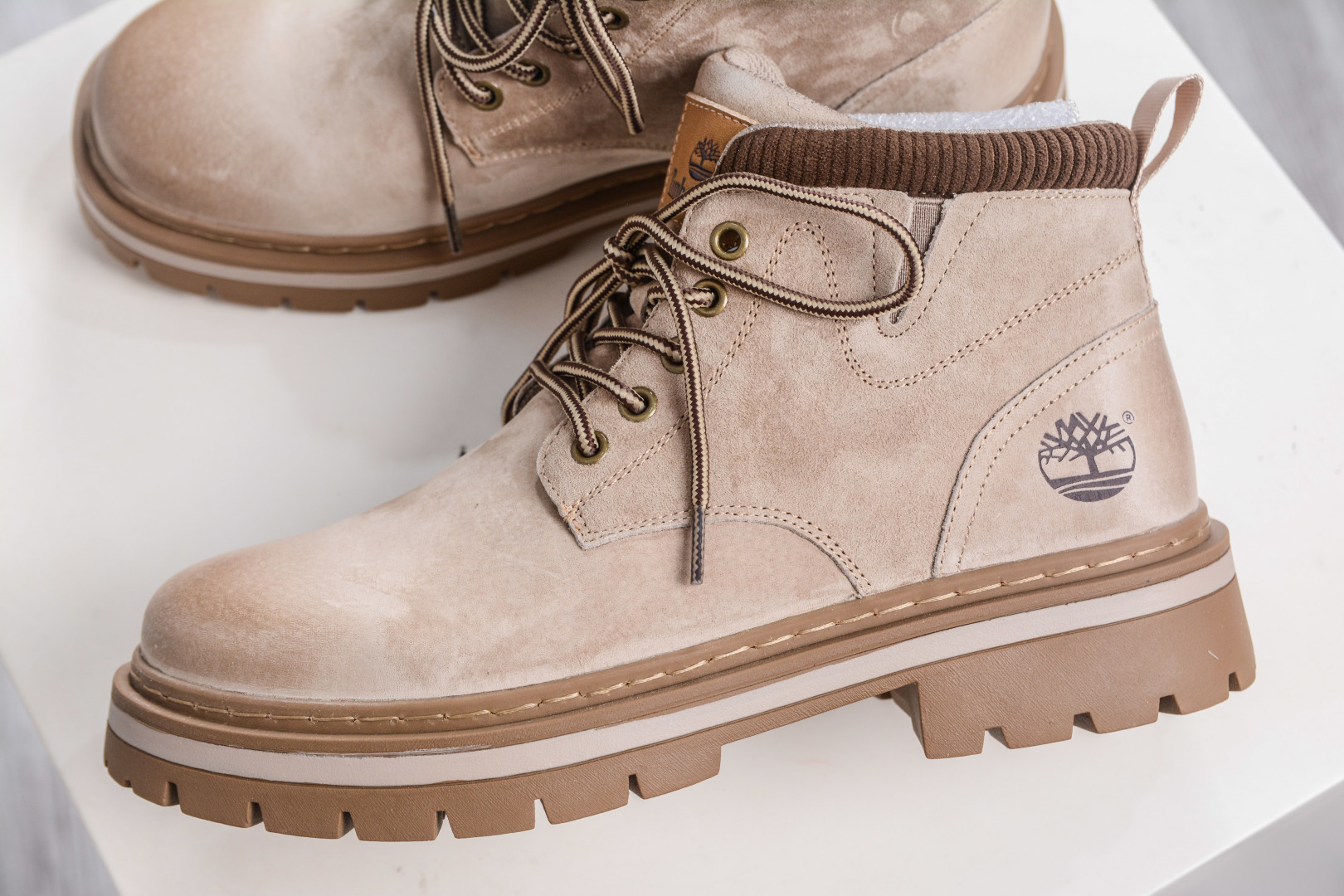 Timberland添柏岚/天伯伦 户外高帮休闲大黄靴系列 TB1003- KHAKI-High Quatity Cheap Brand wholesale wholesaler seller Clothes Bags handbags Sneakers Top Fashion Clothing Shoes from China Factory Chinese suppliers best Quality Beautiful Price Timberland添柏岚/天伯伦 户外高帮休闲大黄靴系列 TB1003- KHAKI