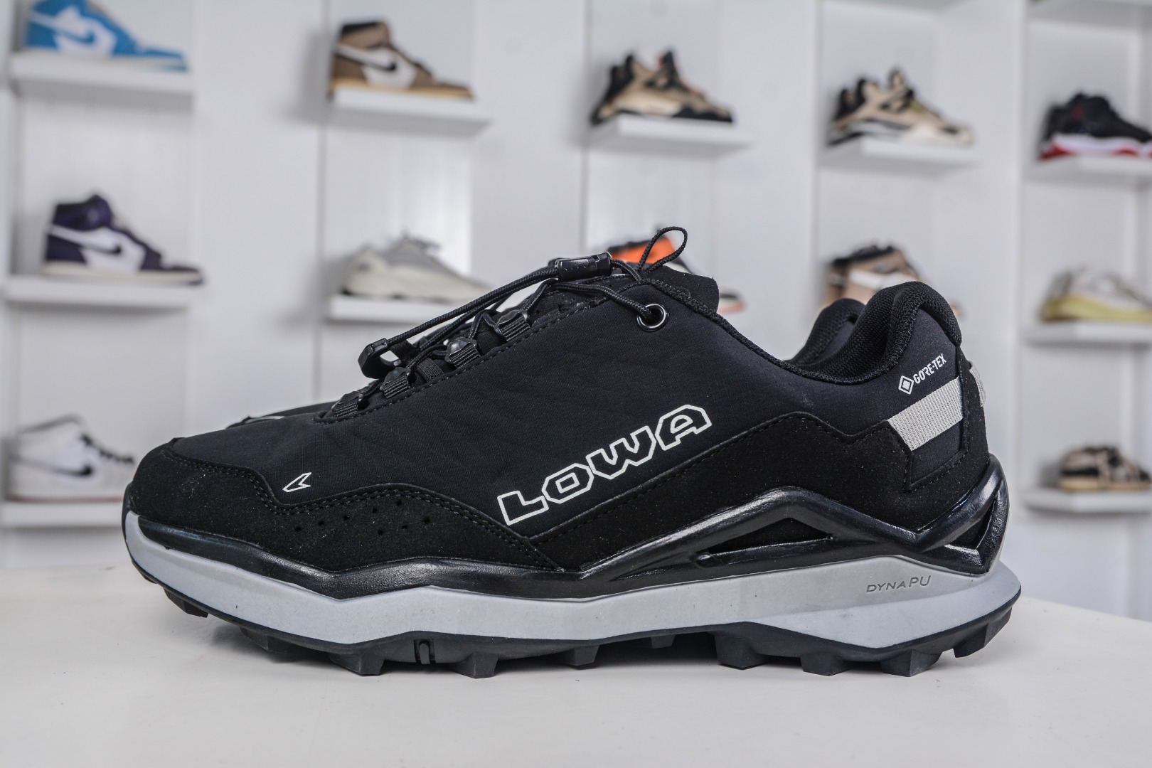 Lowa Men's Waterproof Lightweight Hiking Shoes: Superior Comfort & Durability