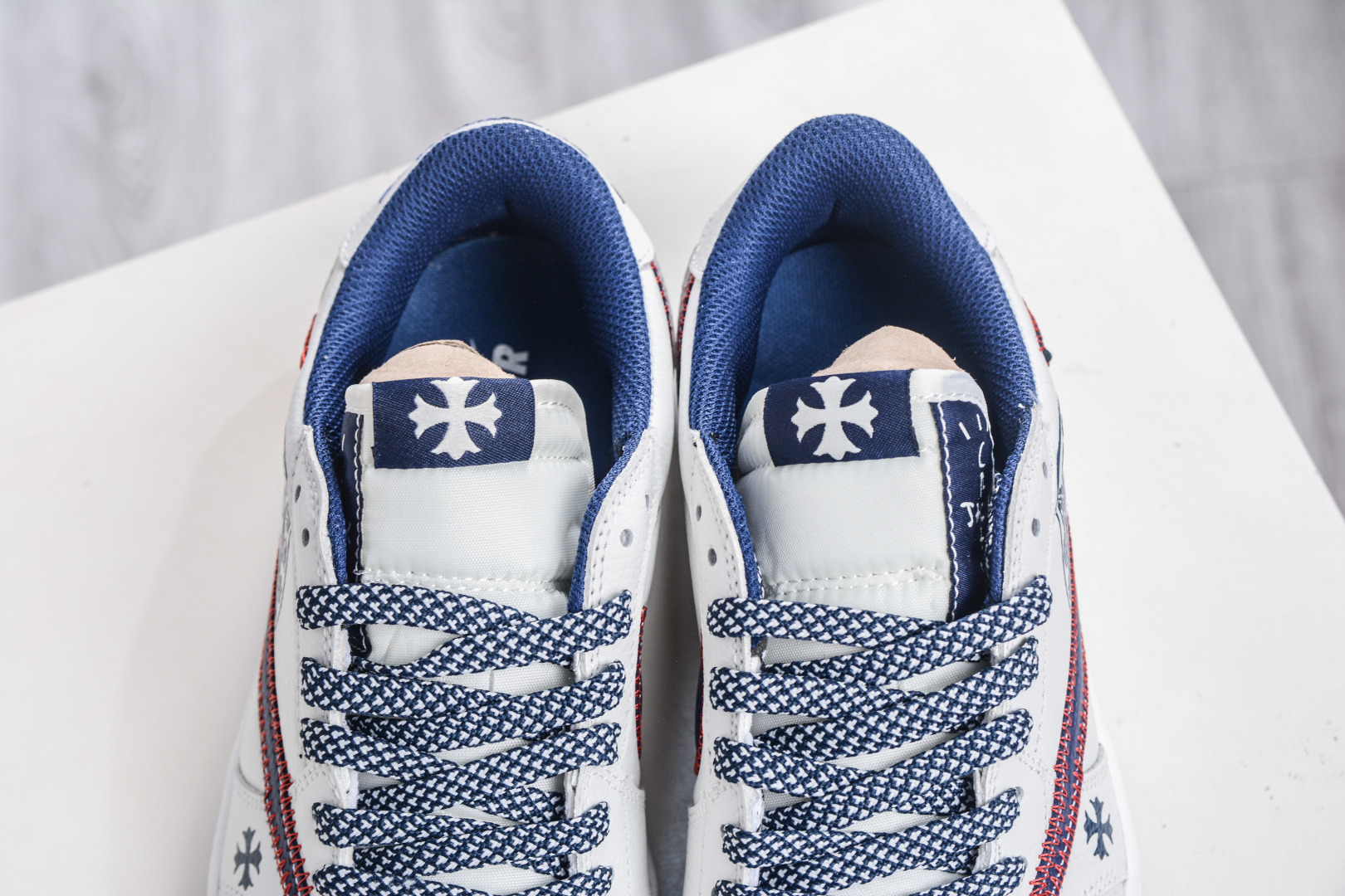 TS x Air Jordan x Chrome Hearts AJ1 Low 倒钩低帮联名克罗心-白黑红缝线勾 DZ5899-030