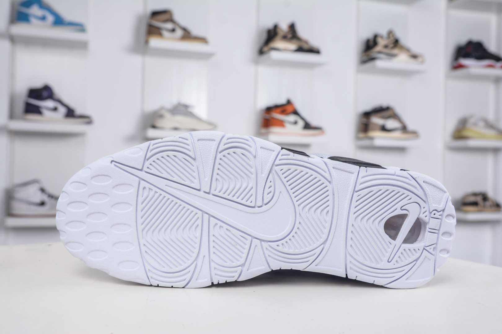 Nike Air More Uptempo Low 白黑 FZ3055-100