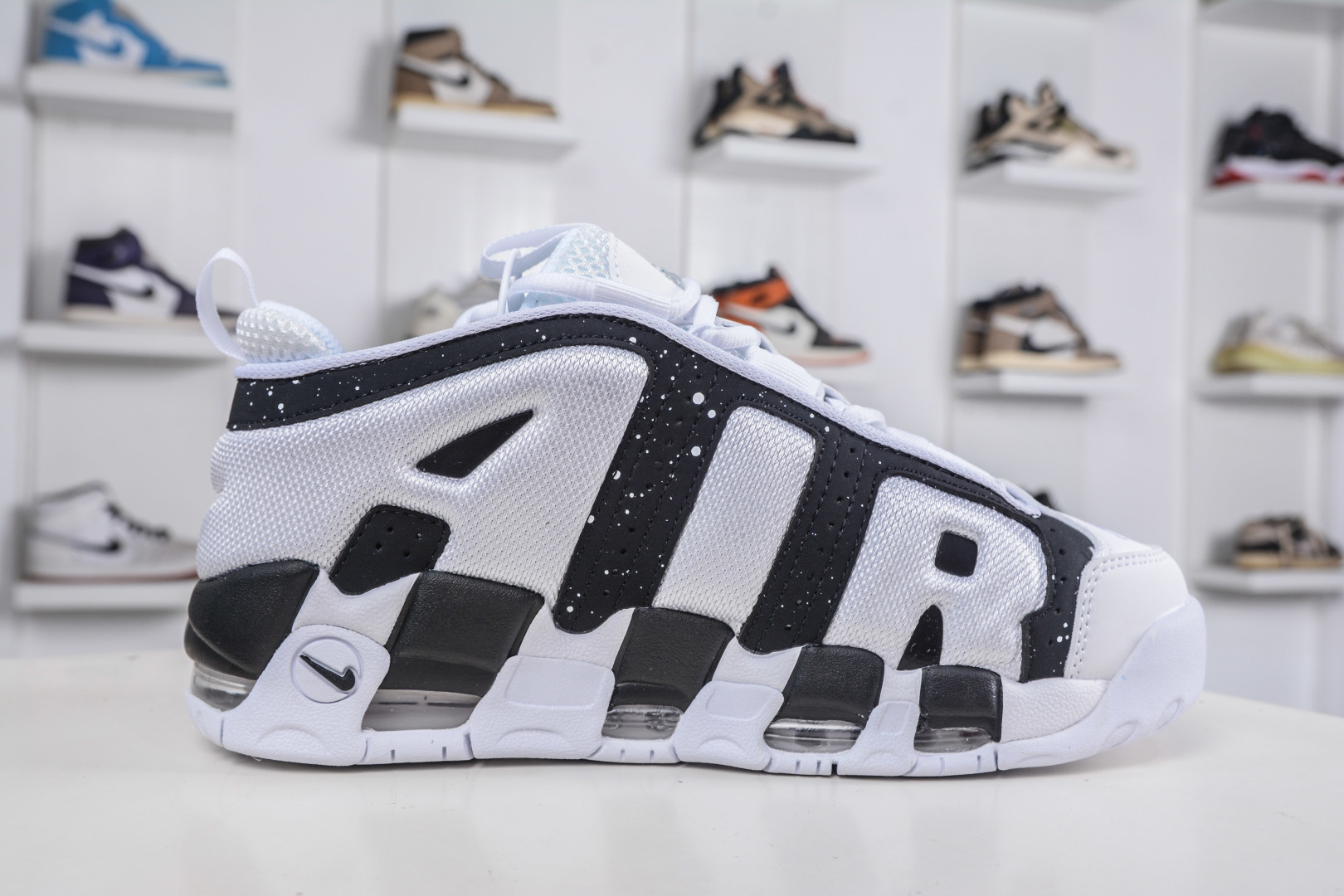 Nike Air More Uptempo Low 白黑 FZ3055-100