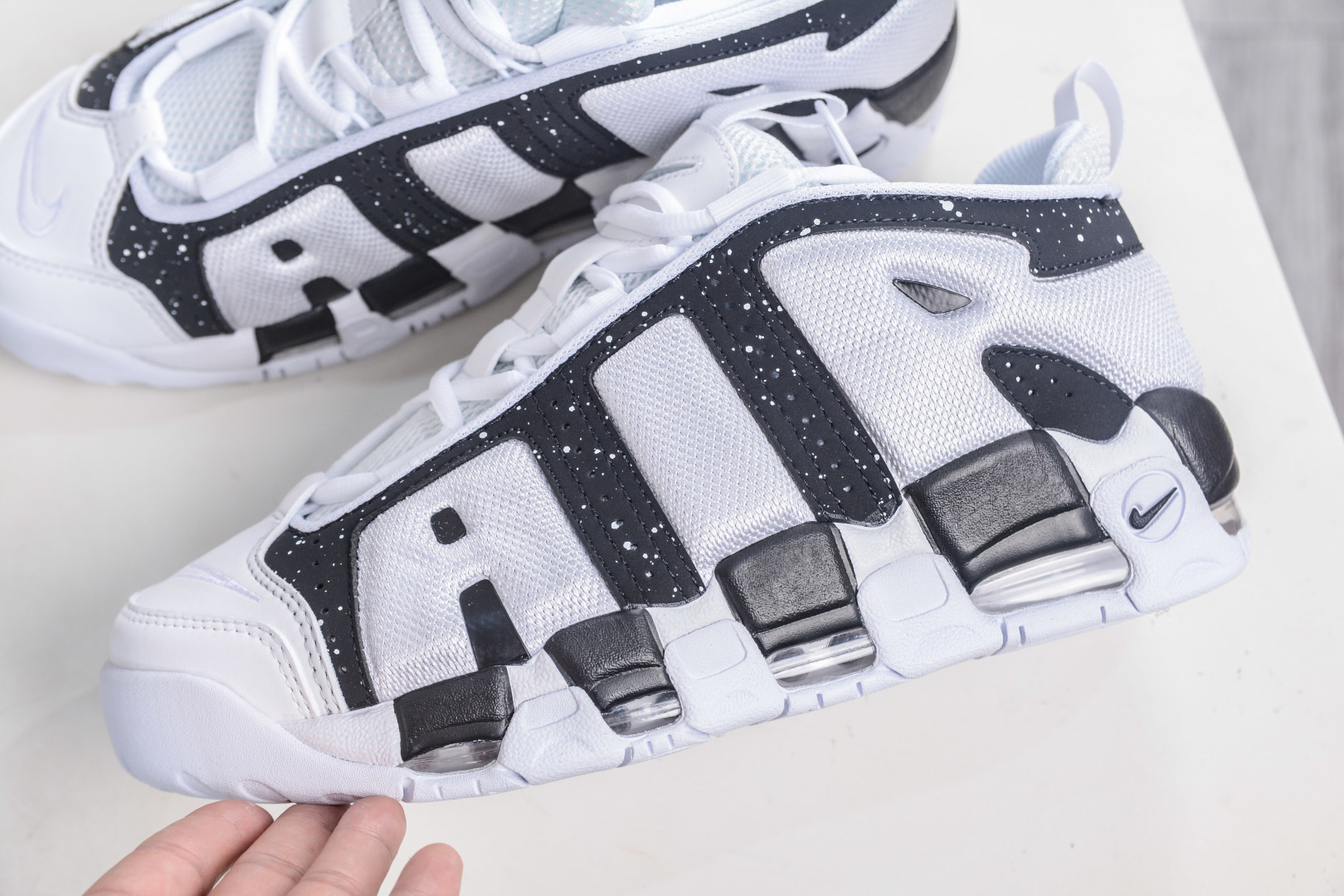 Nike Air More Uptempo Low 白黑 FZ3055-100