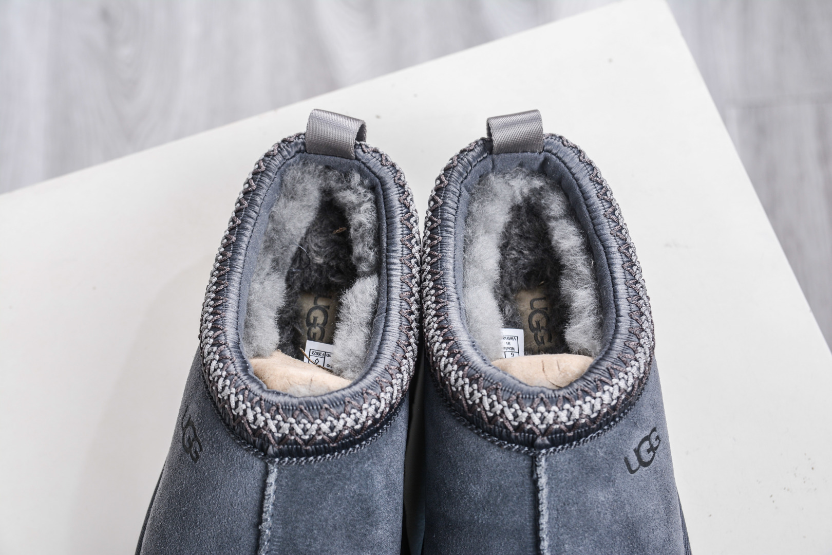 UGG Tazz Platform Slipper: Comfortable, Warm, and Stylish Slip-Ons 8 cmp i1760887092151 5390 0 7