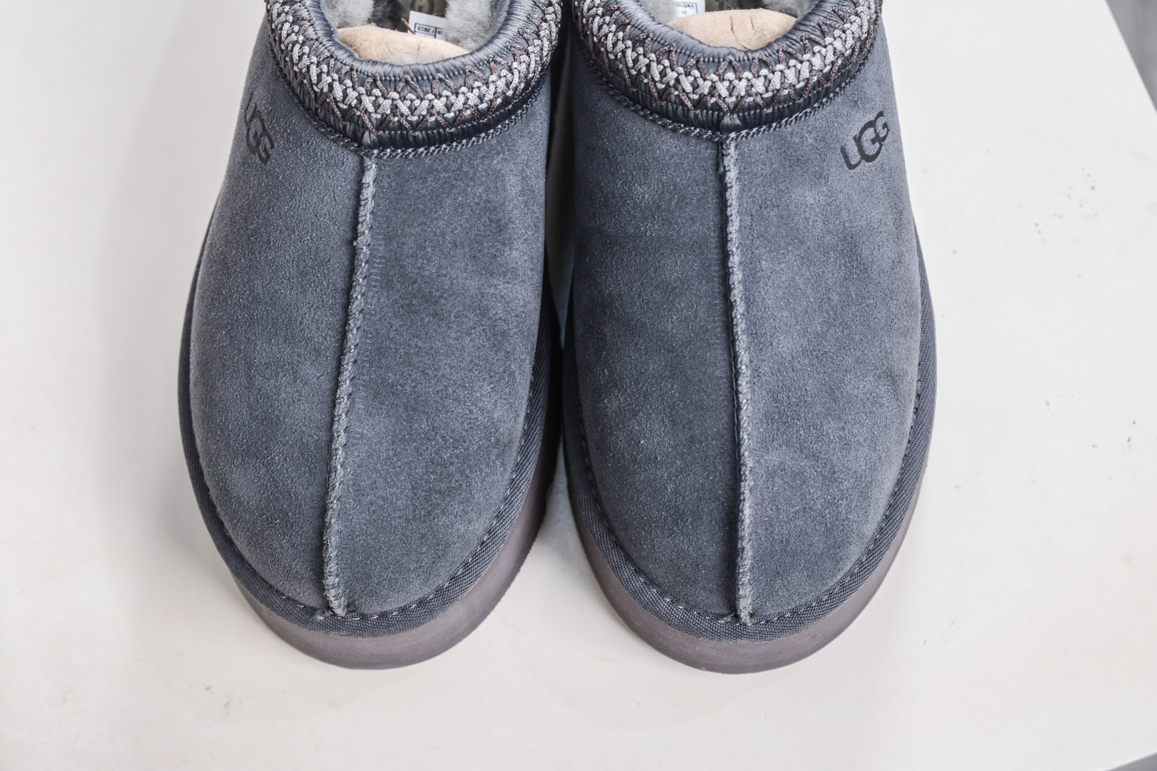UGG Tazz Platform Slipper: Comfortable, Warm, and Stylish Slip-Ons 9 cmp i1760887092152 6483 0 8