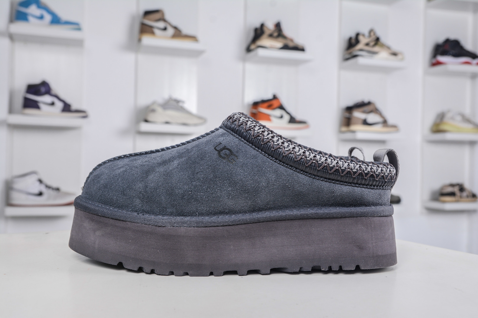 UGG Tazz Platform Slipper: Comfortable, Warm, and Stylish Slip-Ons 1 cmp i1760887094099 741 0 0