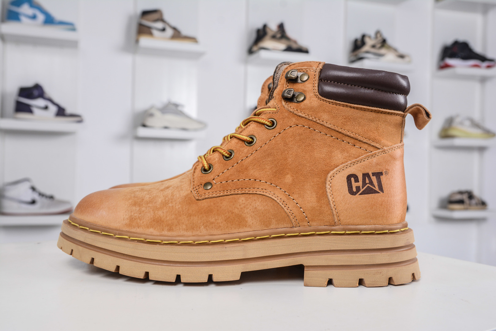 Cat Men's Classic Leather Boots, Durable Outdoor Casual Style